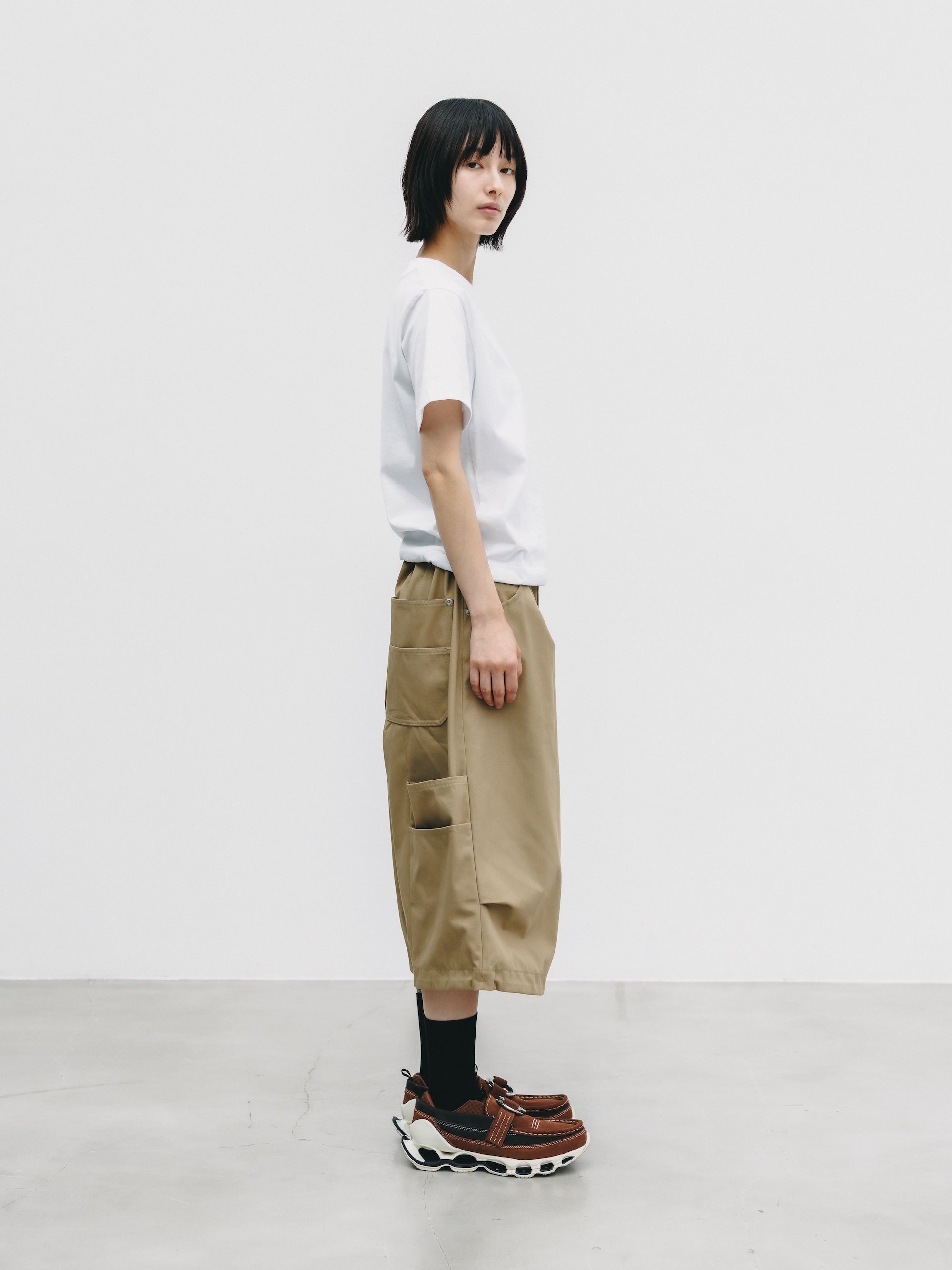 T/C GABARDINE CITY MASSIVE UTILITY CROPPED PANTS (BEIGE)