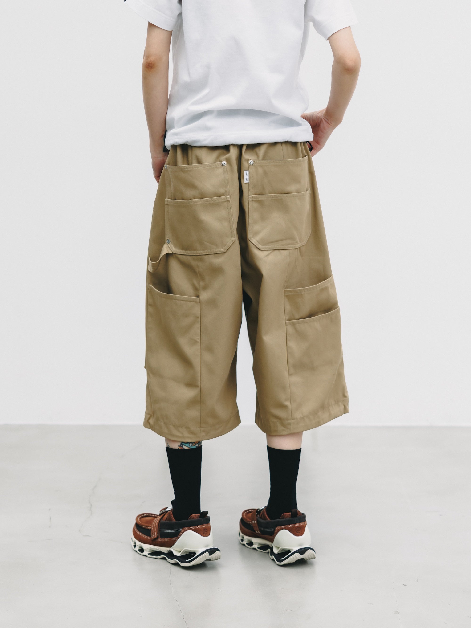 T/C GABARDINE CITY MASSIVE UTILITY CROPPED PANTS (BEIGE)
