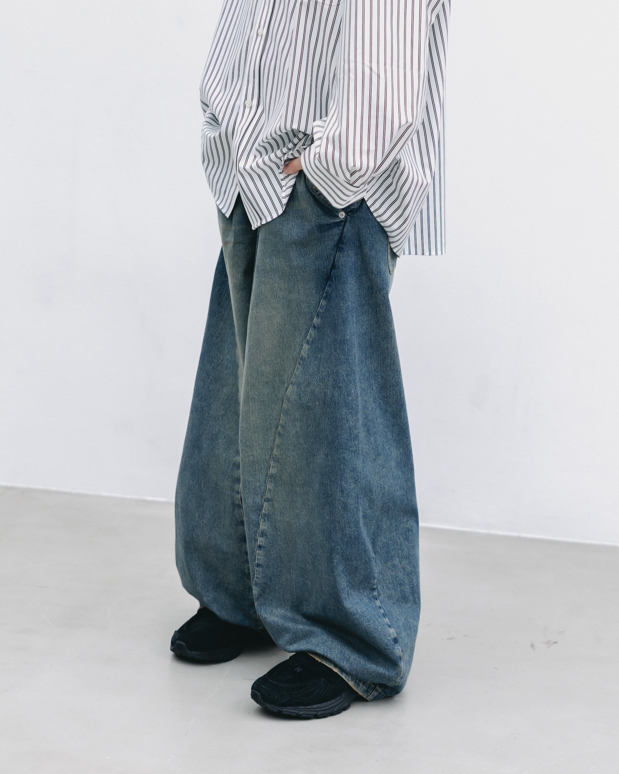 【10.22 WED 20:00- IN STOCK】VINTAGE DYED SELVEDGE DENIM MASSIVE TWISTED PANTS (VINTAGE INDIGO)