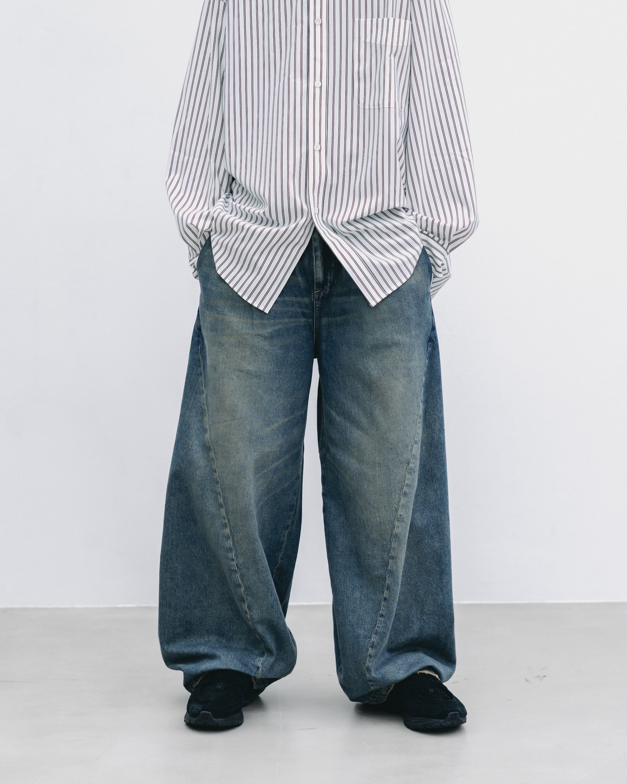 【10.22 WED 20:00- IN STOCK】VINTAGE DYED SELVEDGE DENIM MASSIVE TWISTED PANTS (VINTAGE INDIGO)