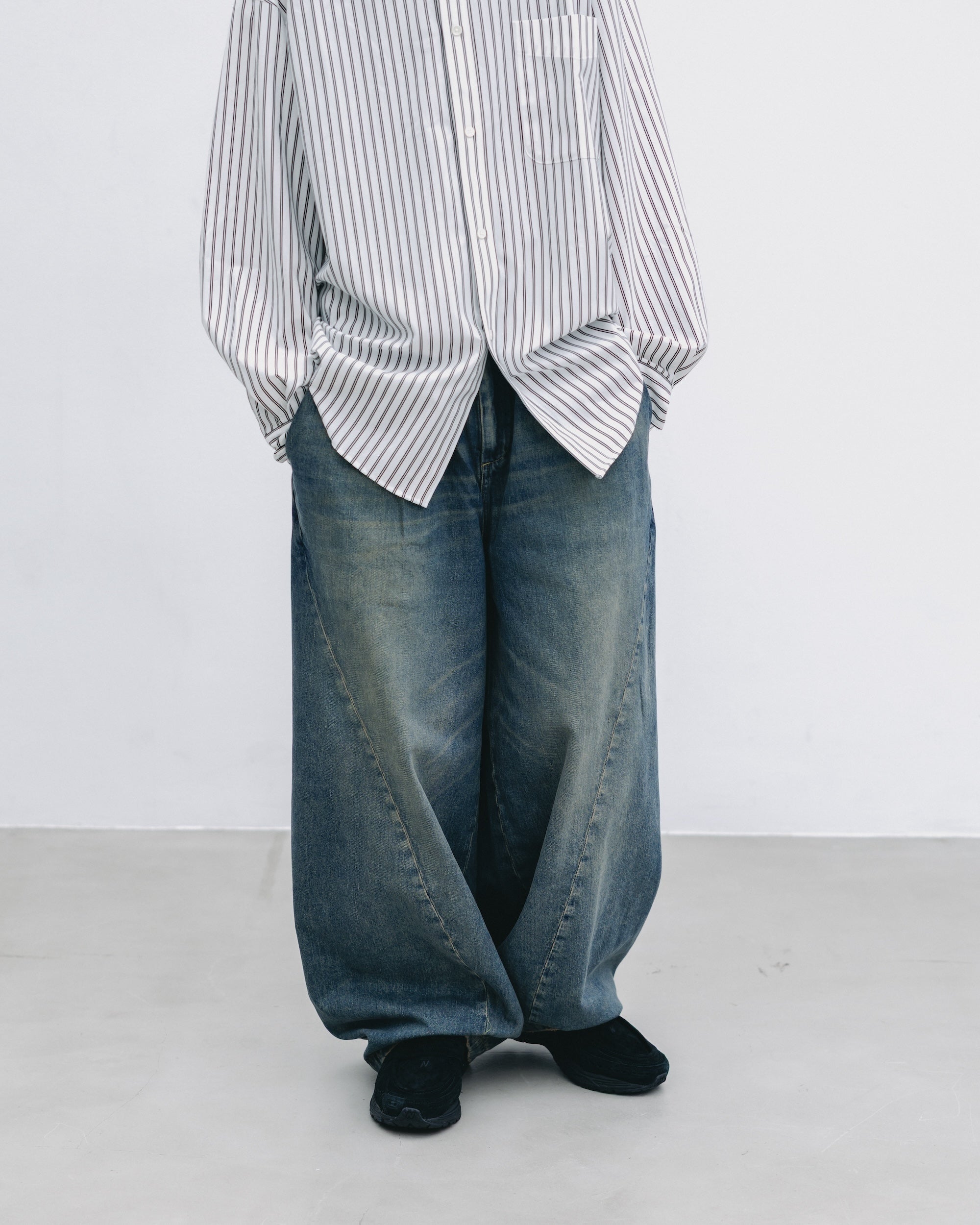 【10.22 WED 20:00- IN STOCK】VINTAGE DYED SELVEDGE DENIM MASSIVE TWISTED PANTS (VINTAGE INDIGO)