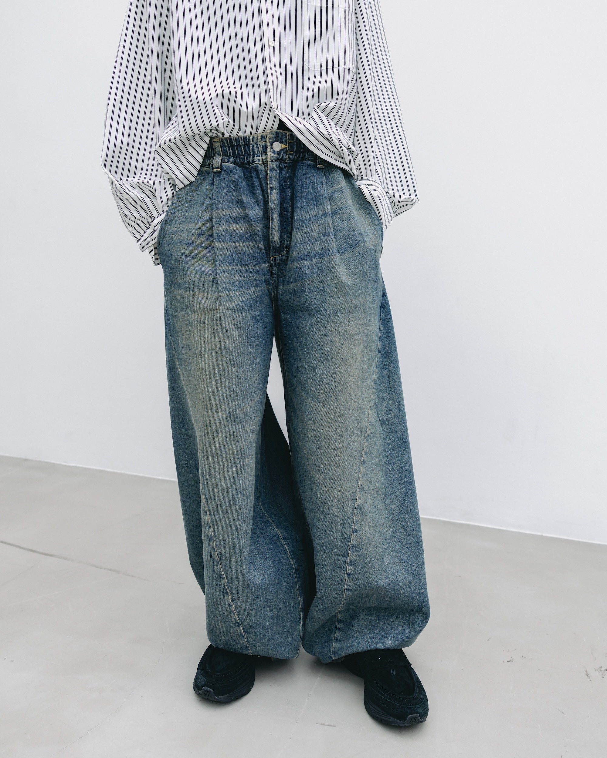 【10.22 WED 20:00- IN STOCK】VINTAGE DYED SELVEDGE DENIM MASSIVE TWISTED PANTS (VINTAGE INDIGO)