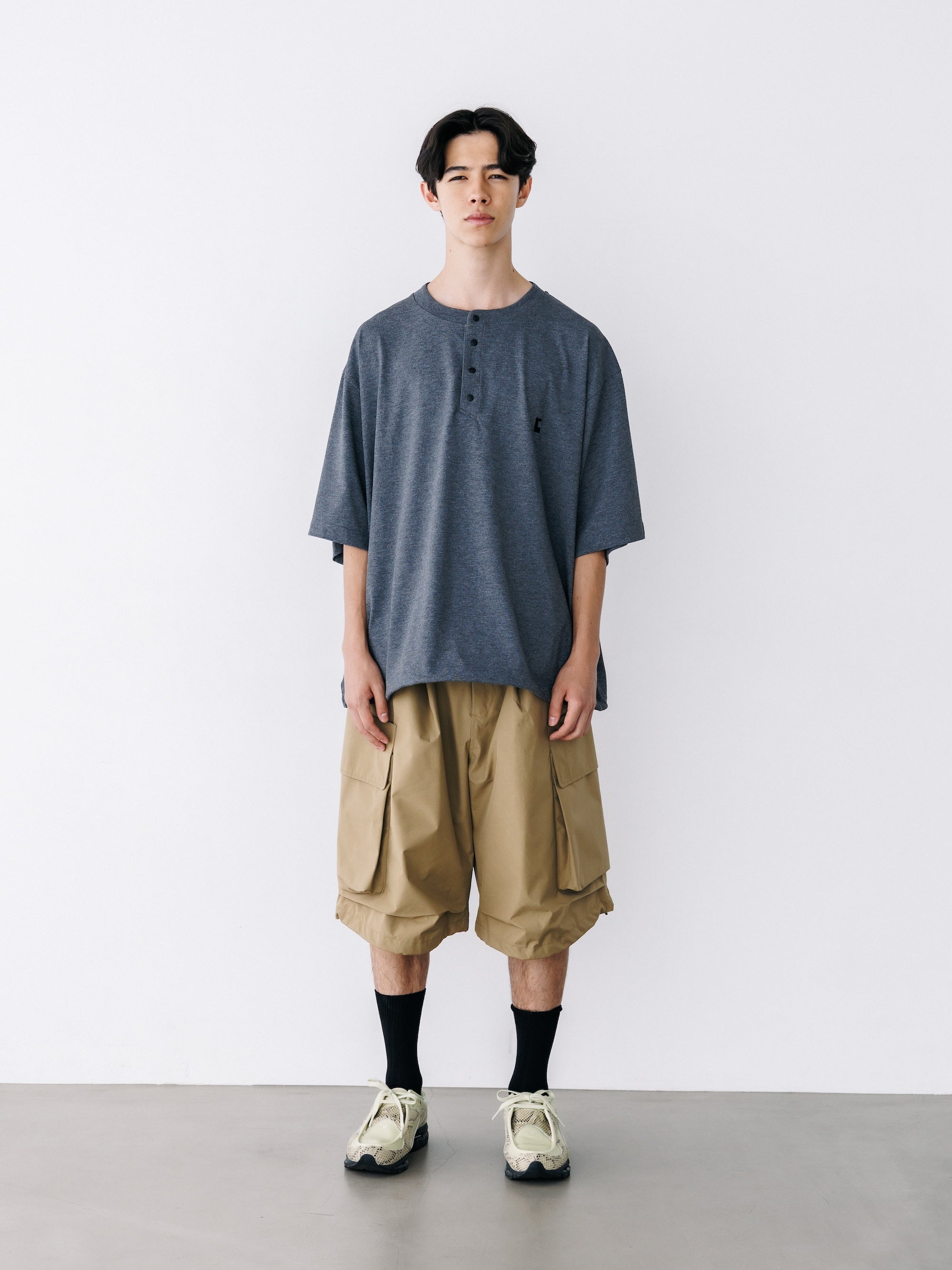 【8.26 WED 20:00- IN STOCK】“C” TECH HENLEY NECK S/S T-SHIRT WITH DRAWSTRINGS (CHARCOAL)
