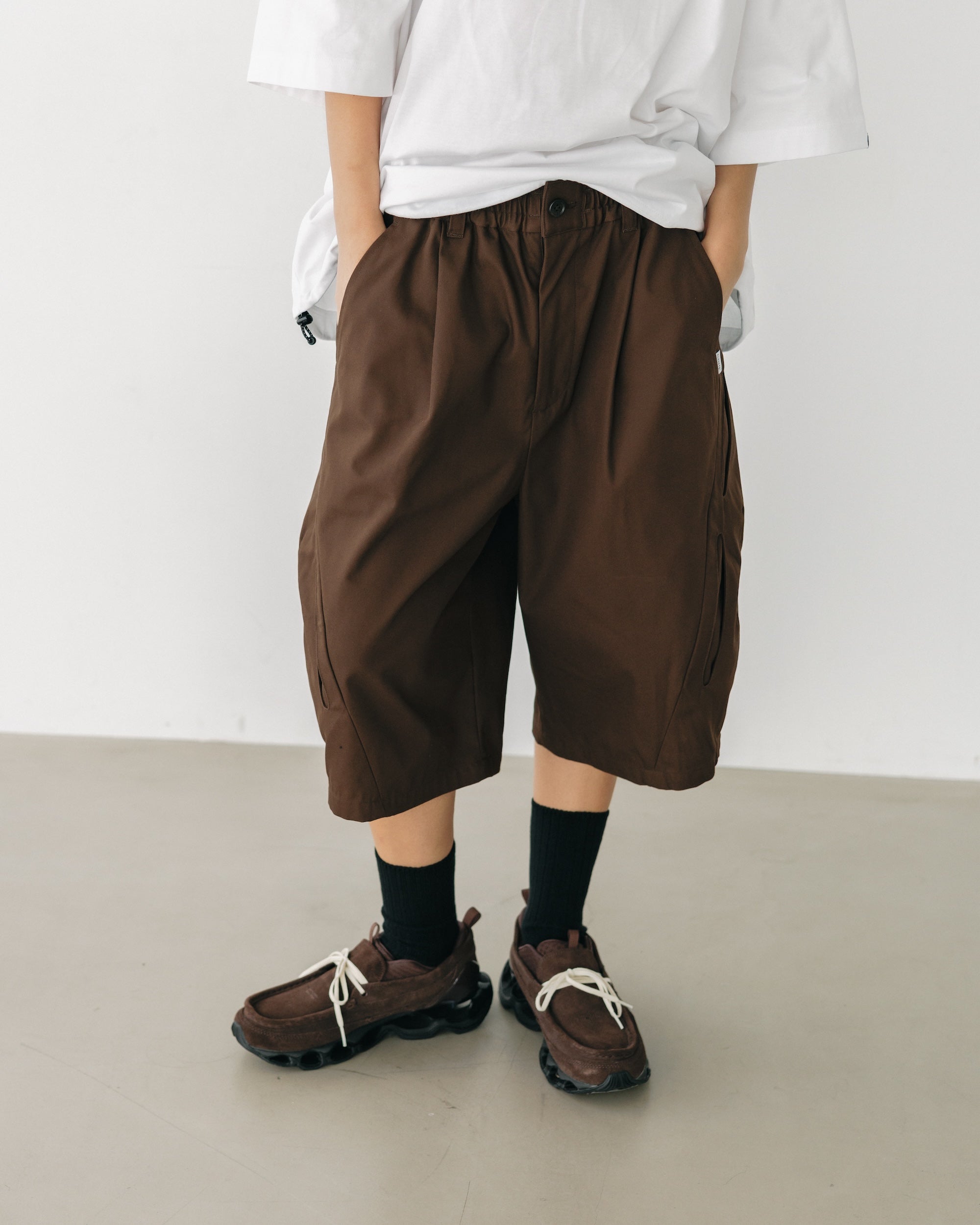 【8.23 SAT 20:00- IN STOCK】FUTURE MASSIVE TWISTED HALF PANTS (BROWN)