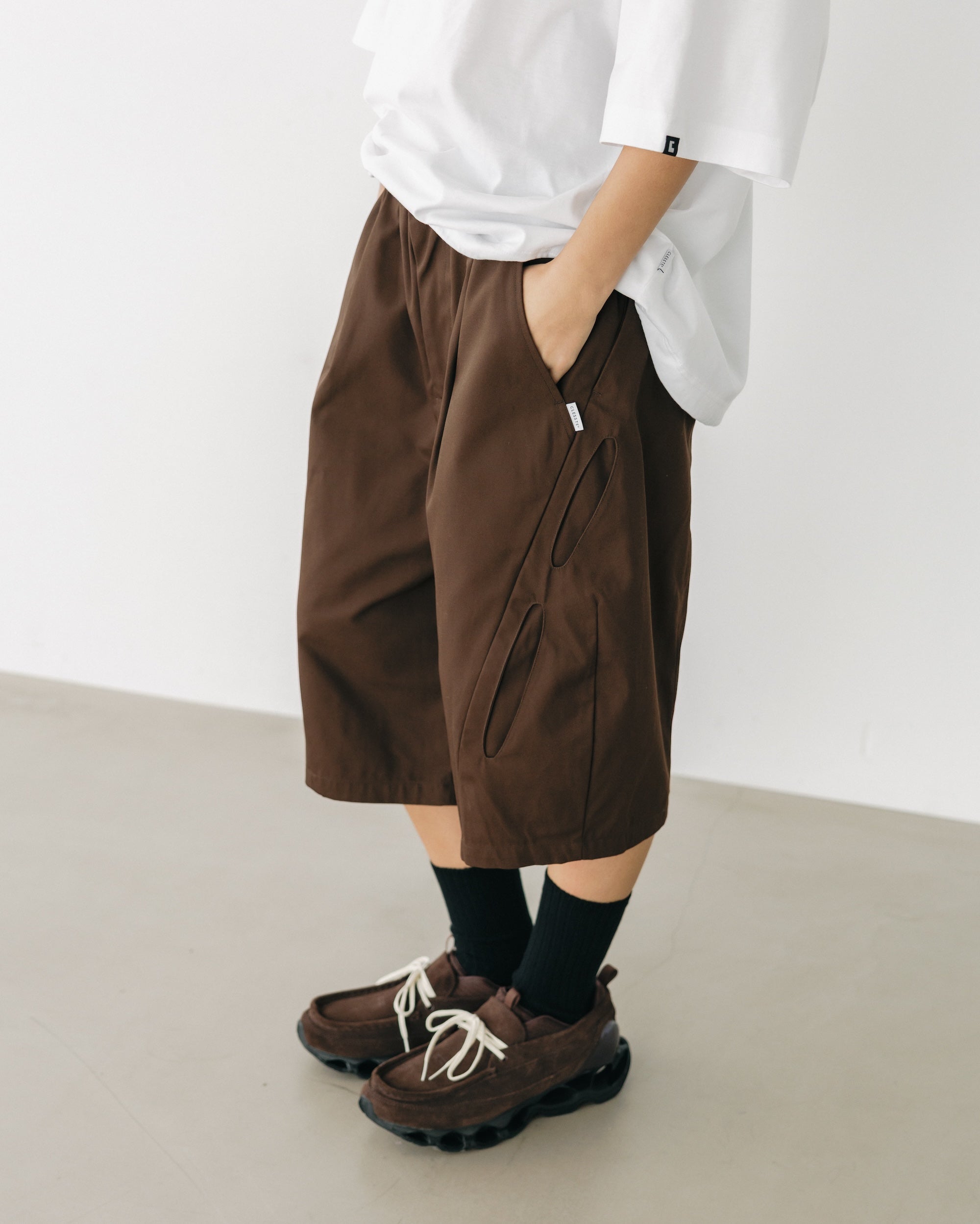 【8.23 SAT 20:00- IN STOCK】FUTURE MASSIVE TWISTED HALF PANTS (BROWN)