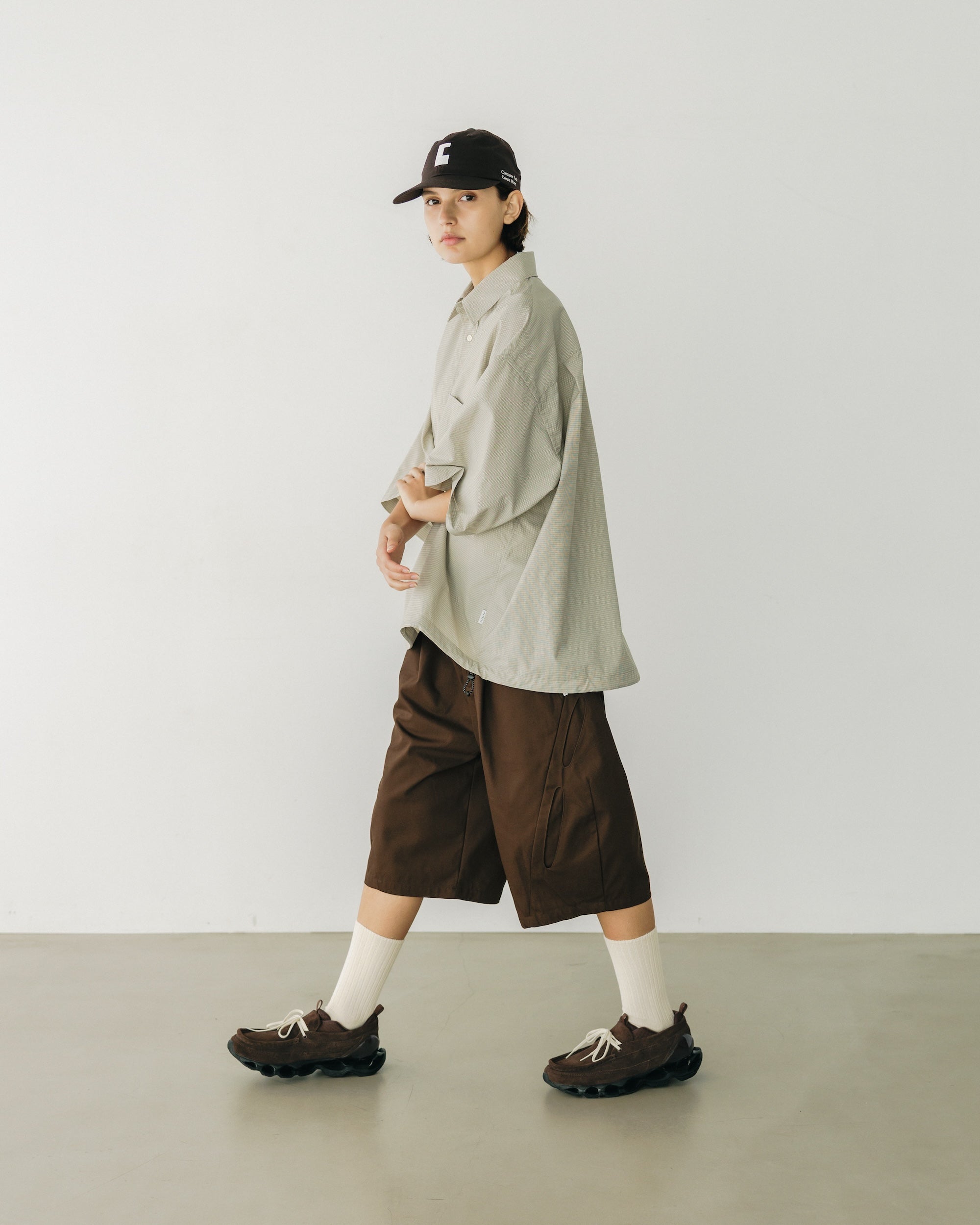 【8.23 SAT 20:00- IN STOCK】FUTURE MASSIVE TWISTED HALF PANTS (BROWN)