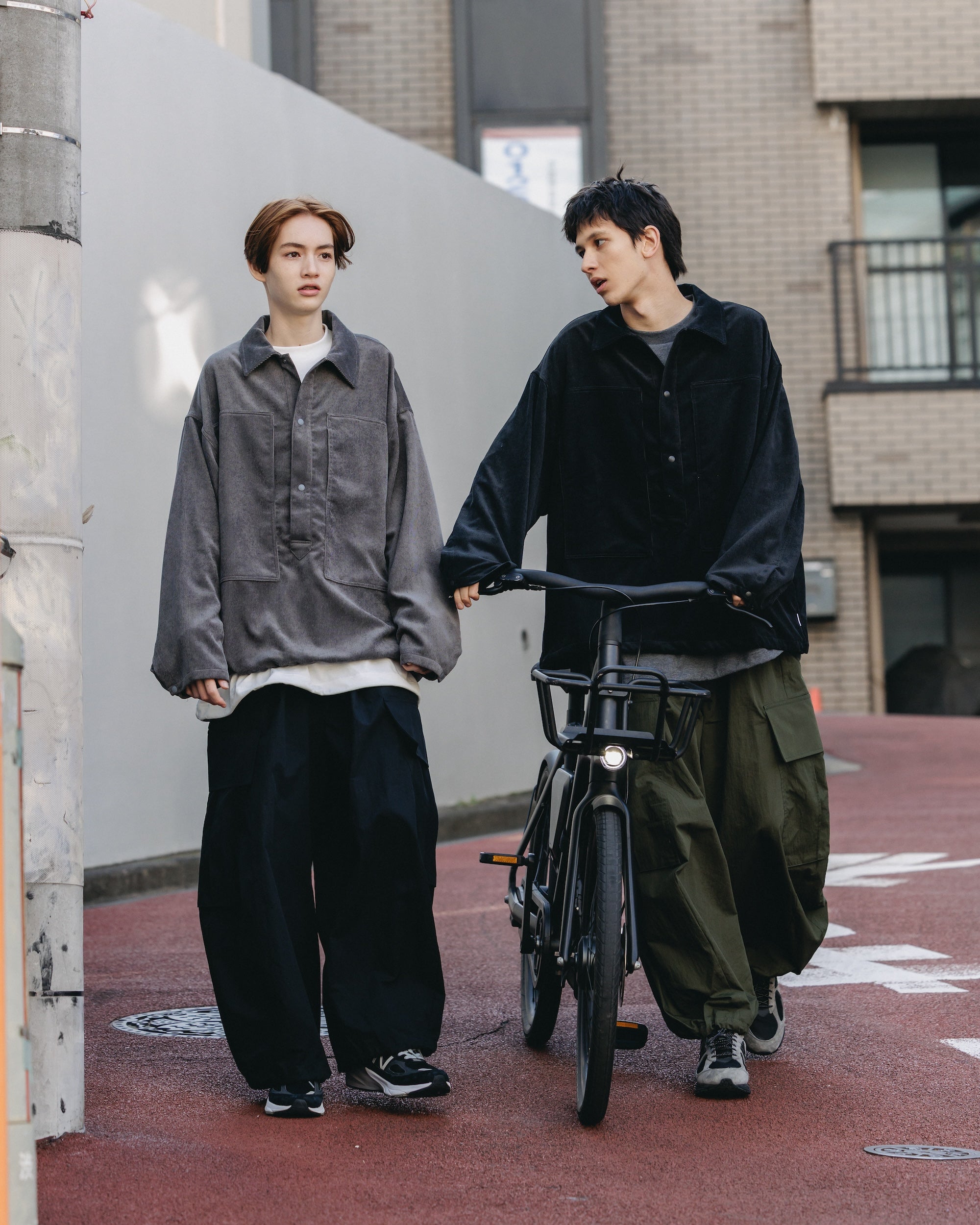 【11.26 WED 20:00- IN STOCK】MEGA POCKET BALLOON CARGO PANTS (BLACK)