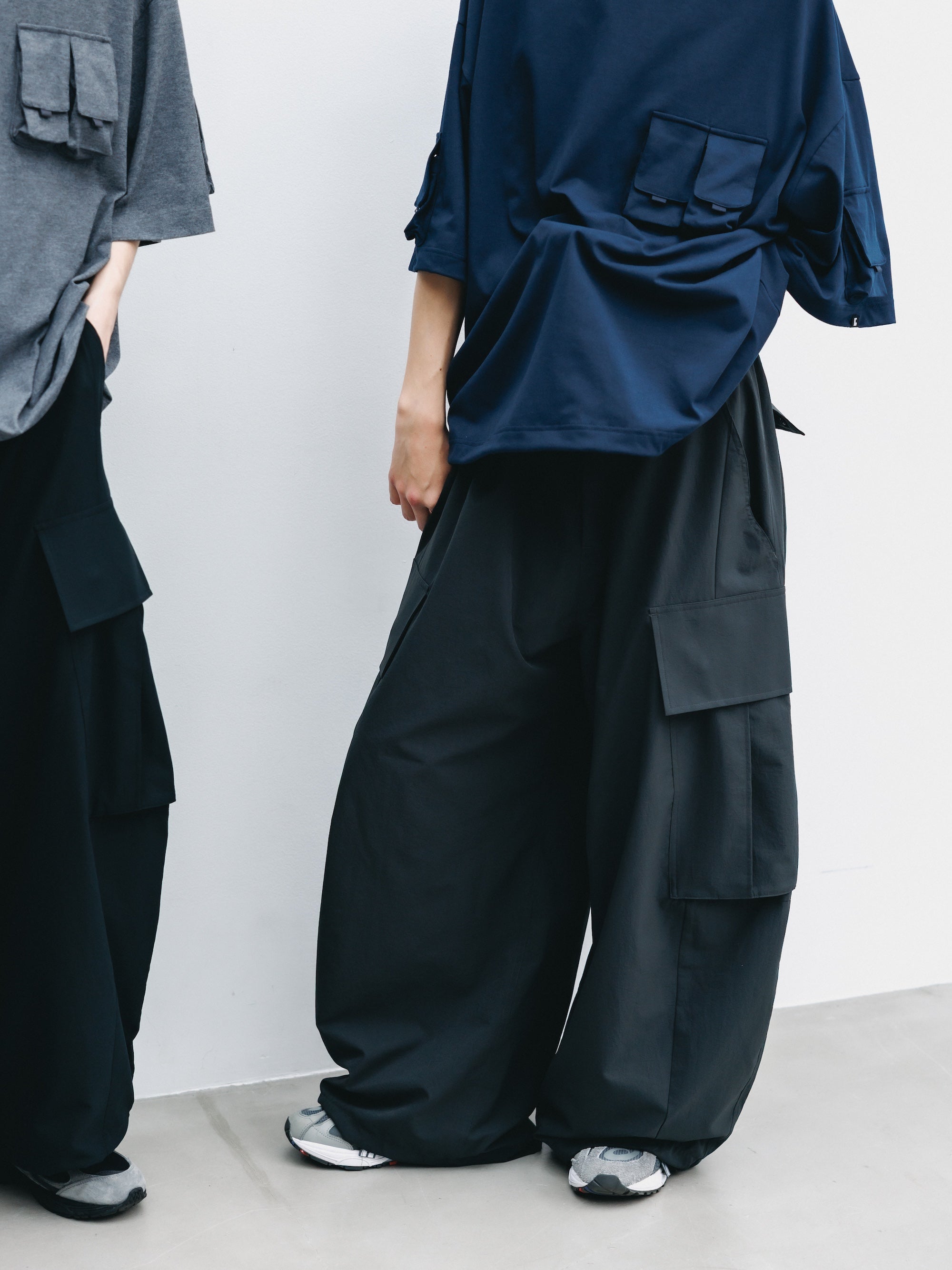 COOL DOTS®︎  MEGA POCKET BALLOON CARGO PANTS (CHARCOAL)