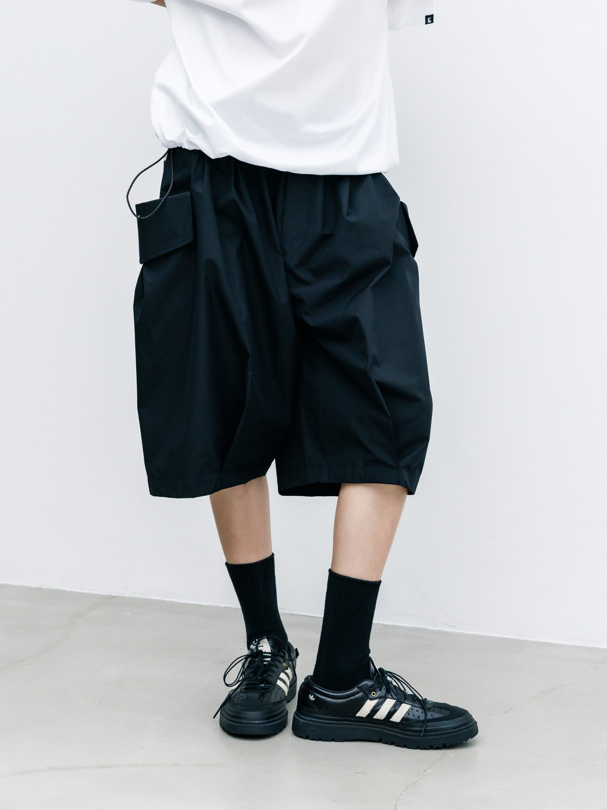 【8.12 WED 20:00- IN STOCK】+phenix WINDSTOPPER® by GORE-TEX LABS CITY FLAP WIDE BALLOON HALF PANTS (BLACK)