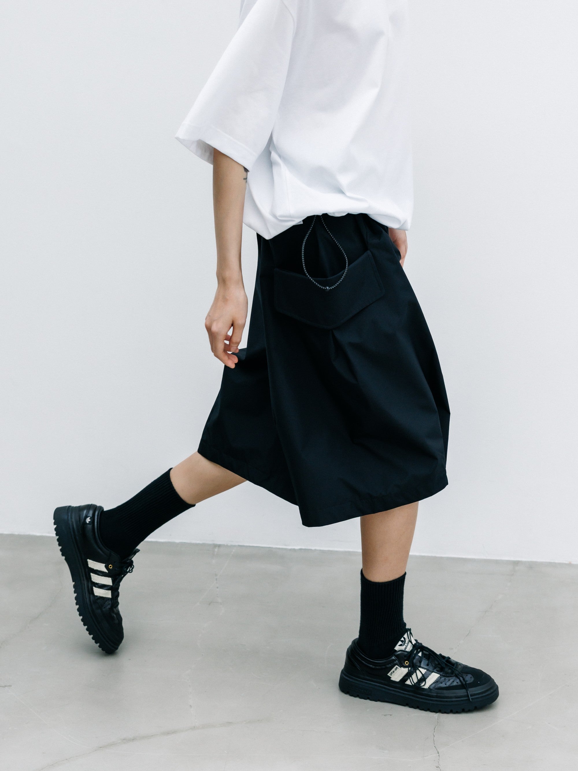 【8.12 WED 20:00- IN STOCK】+phenix WINDSTOPPER® by GORE-TEX LABS CITY FLAP WIDE BALLOON HALF PANTS (BLACK)