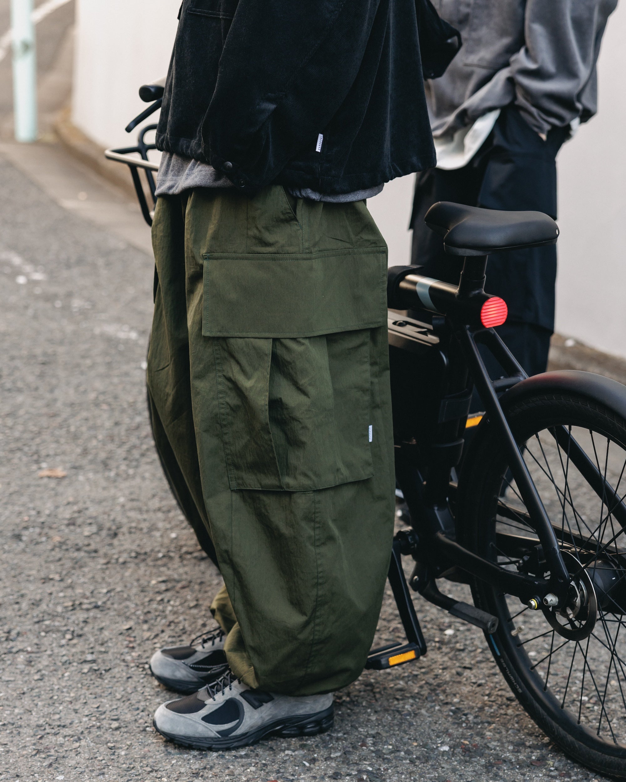 MEGA POCKET BALLOON CARGO PANTS (OLIVE)
