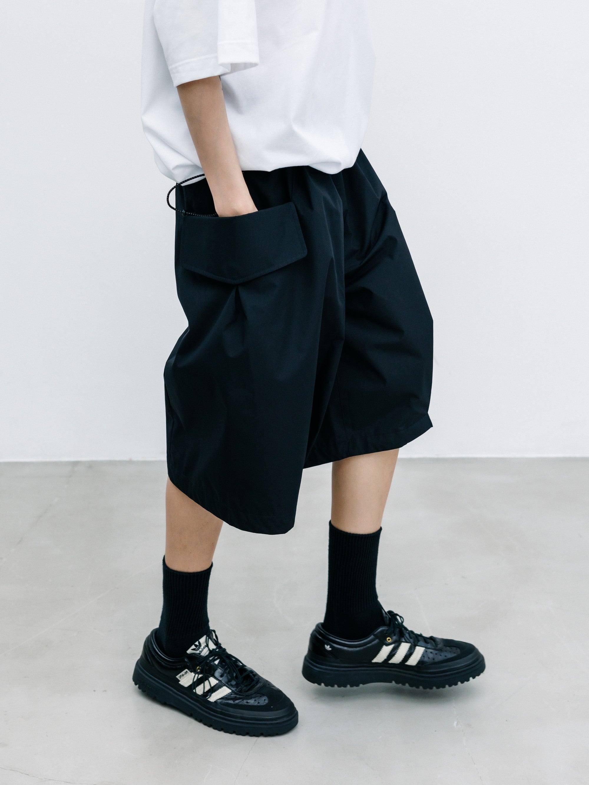 【8.12 WED 20:00- IN STOCK】+phenix WINDSTOPPER® by GORE-TEX LABS CITY FLAP WIDE BALLOON HALF PANTS (BLACK)