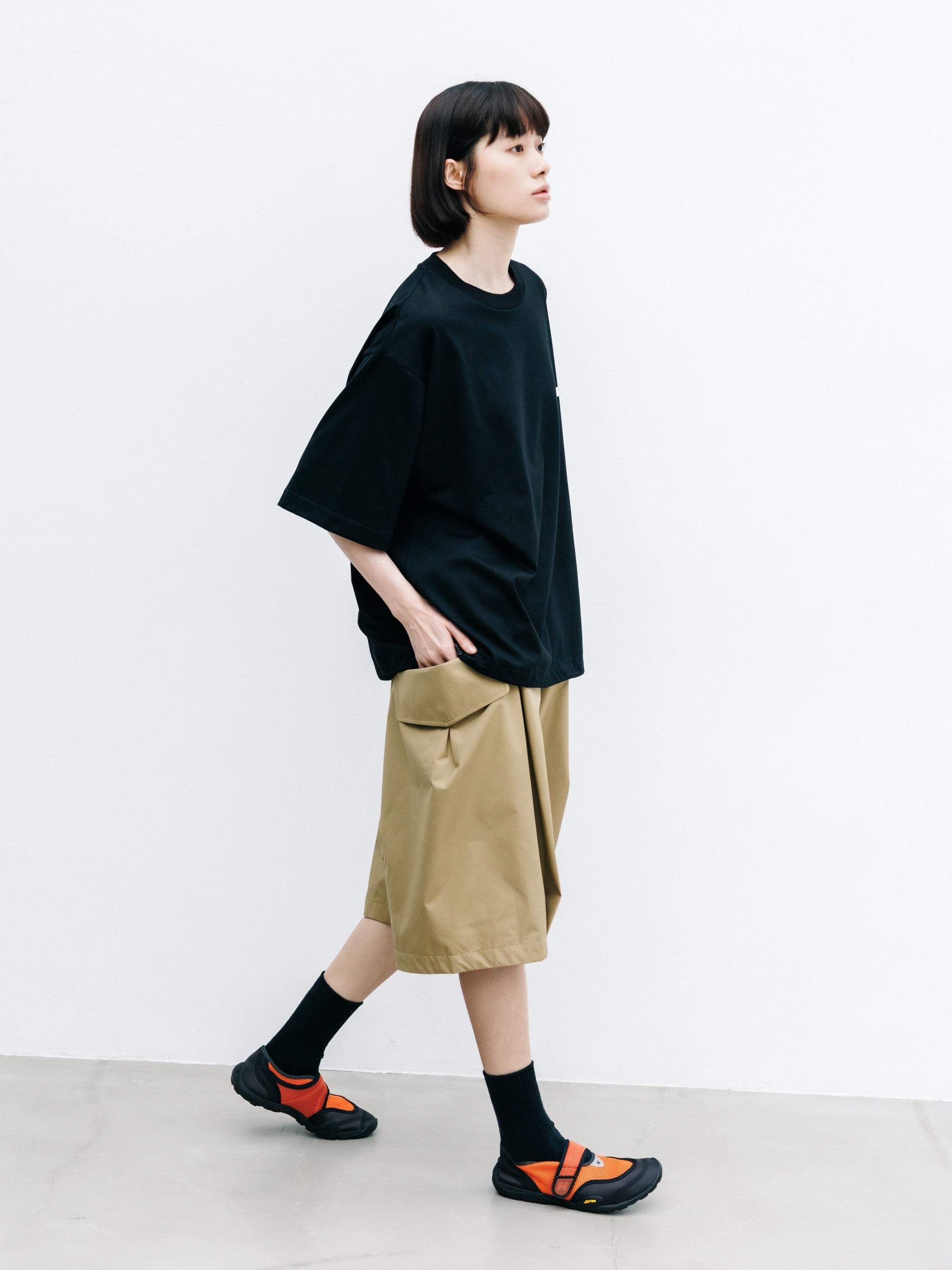 【8.12 WED 20:00- IN STOCK】+phenix WINDSTOPPER® by GORE-TEX LABS CITY FLAP WIDE BALLOON HALF PANTS (CAMEL BEIGE)