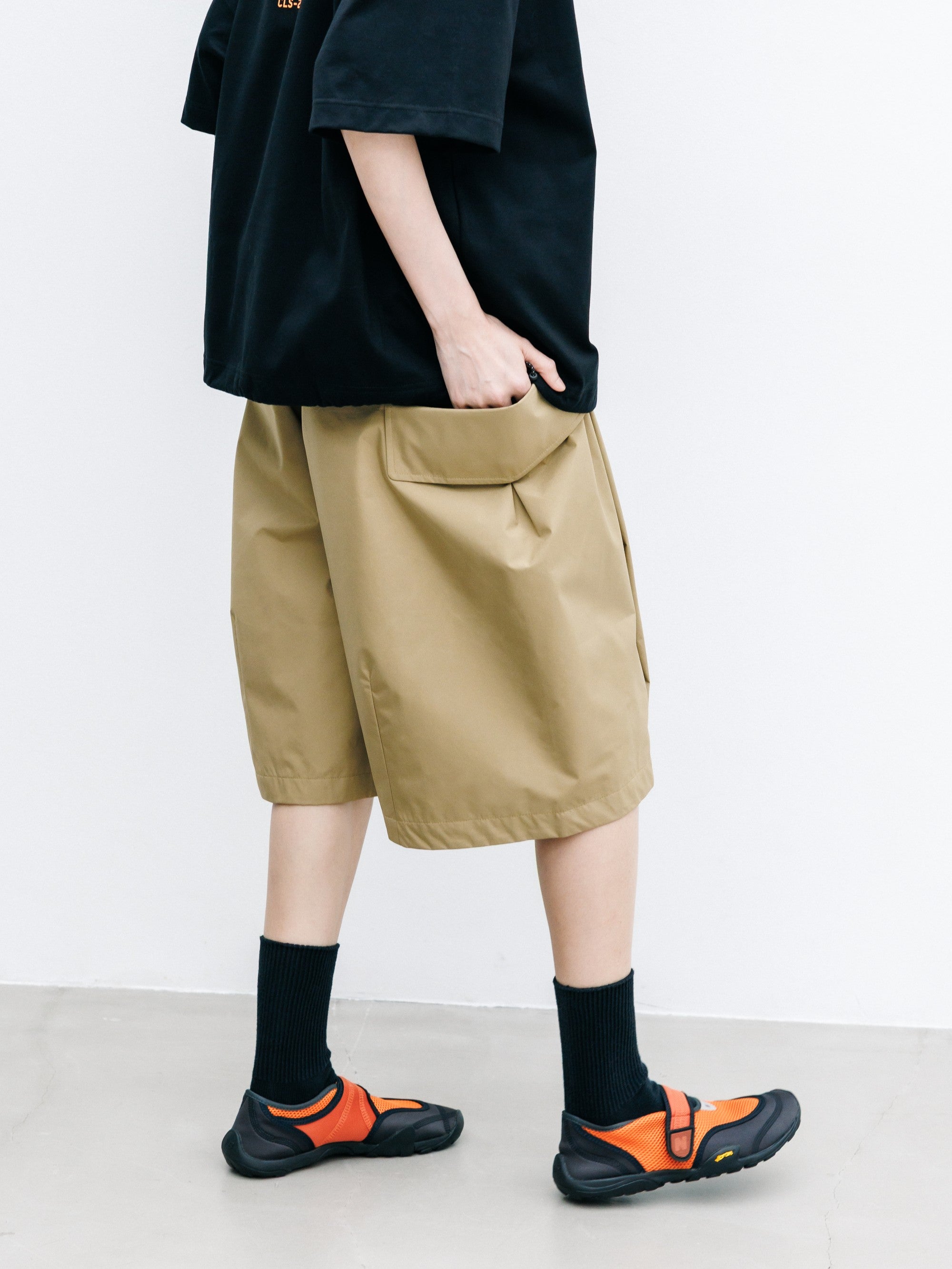 【8.12 WED 20:00- IN STOCK】+phenix WINDSTOPPER® by GORE-TEX LABS CITY FLAP WIDE BALLOON HALF PANTS (CAMEL BEIGE)