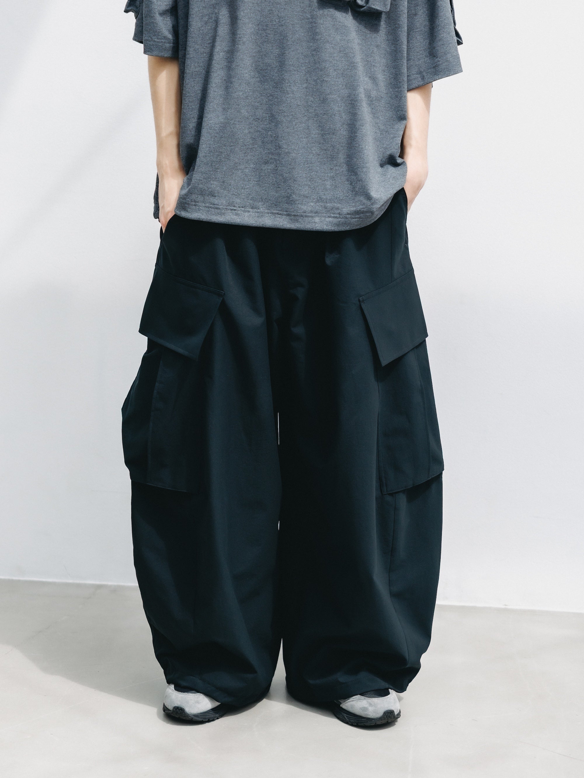 COOL DOTS®︎  MEGA POCKET BALLOON CARGO PANTS (BLACK)