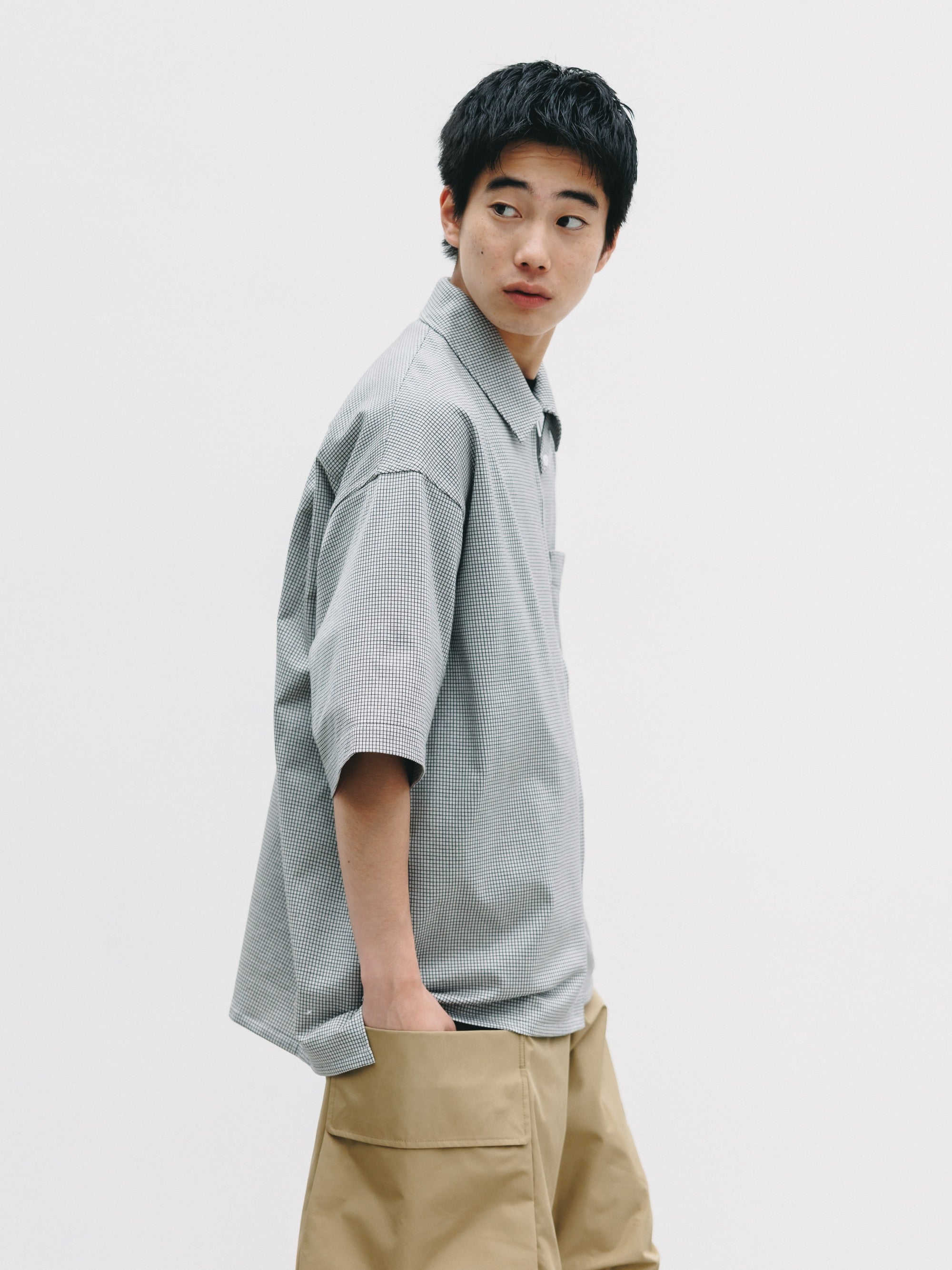 【7.8 WED 20:00- IN STOCK】MINI GRID CHECK 36G KNIT EVERYDAY ZIP UP S/S SHIRT (WHITE×BLACK)