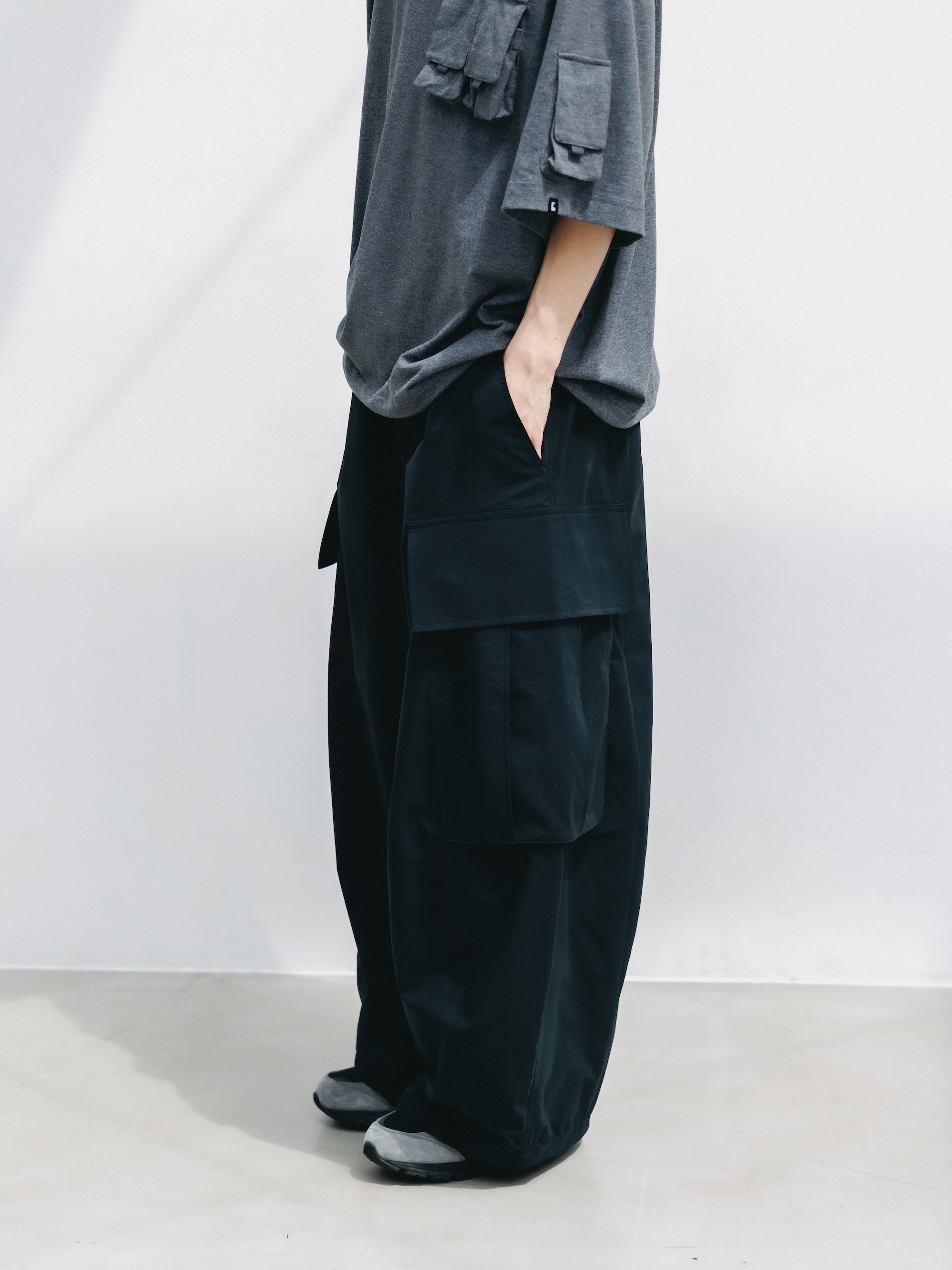 COOL DOTS®︎  MEGA POCKET BALLOON CARGO PANTS (BLACK)