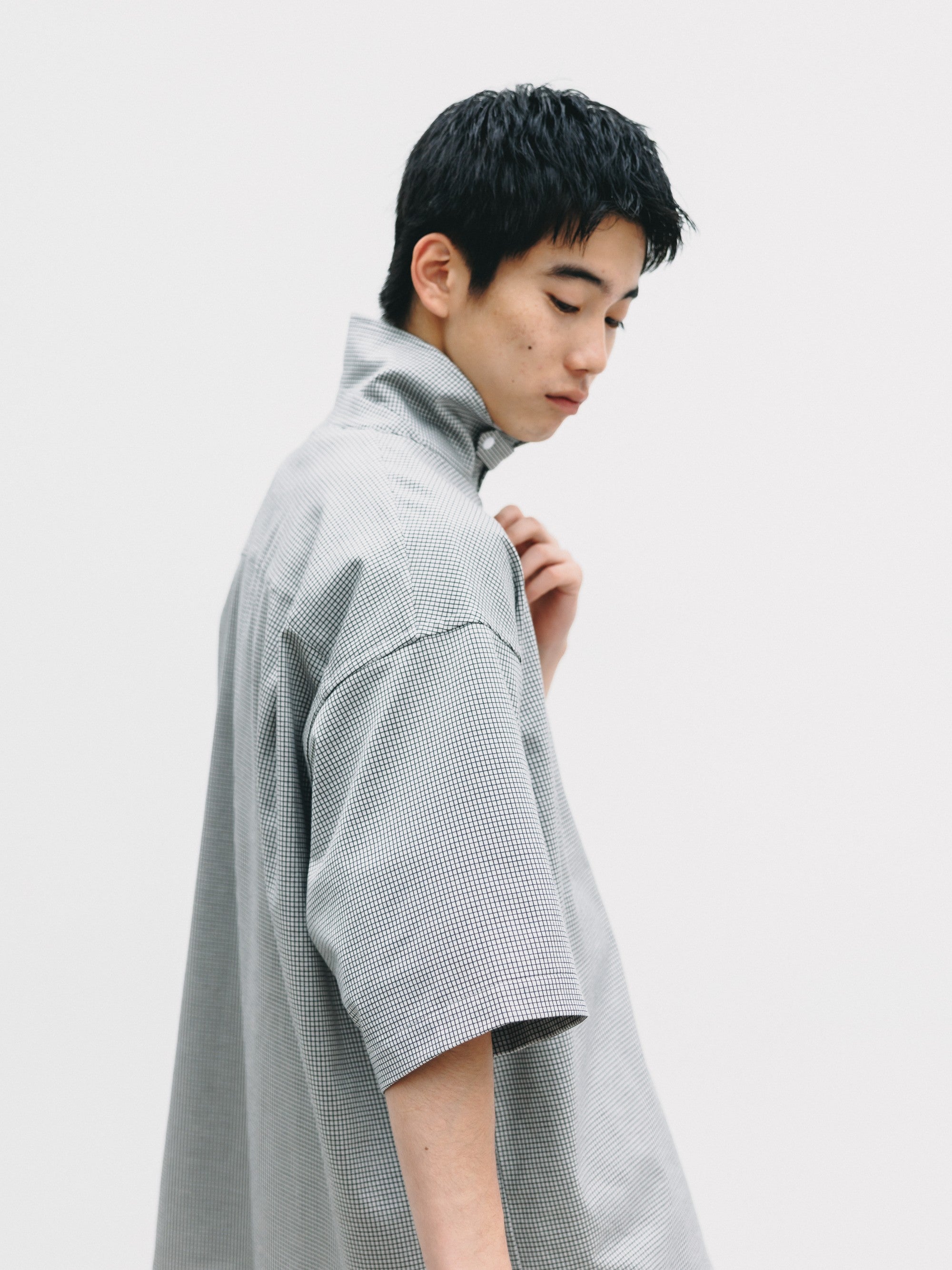 【7.8 WED 20:00- IN STOCK】MINI GRID CHECK 36G KNIT EVERYDAY ZIP UP S/S SHIRT (WHITE×BLACK)