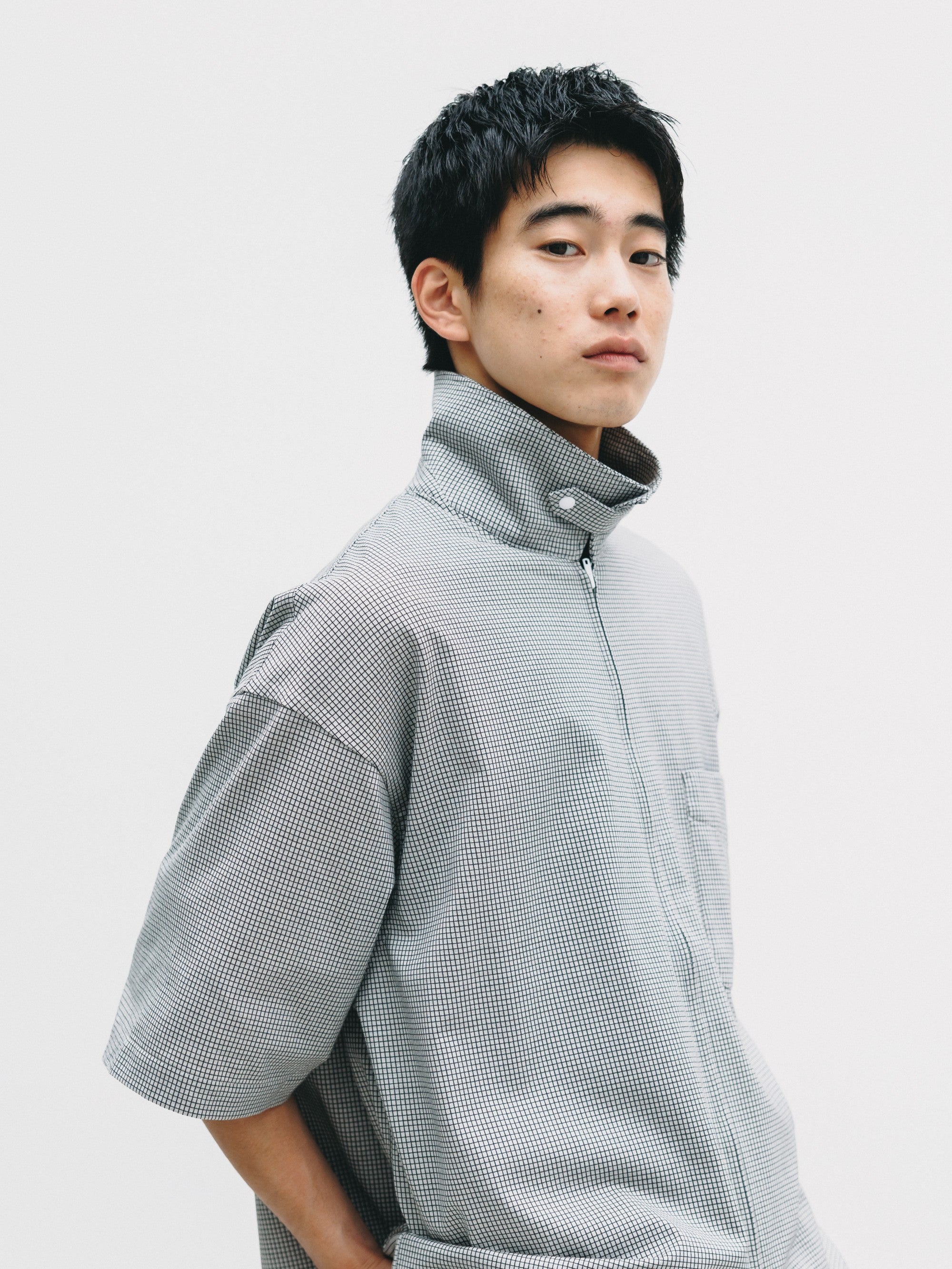 【7.8 WED 20:00- IN STOCK】MINI GRID CHECK 36G KNIT EVERYDAY ZIP UP S/S SHIRT (WHITE×BLACK)