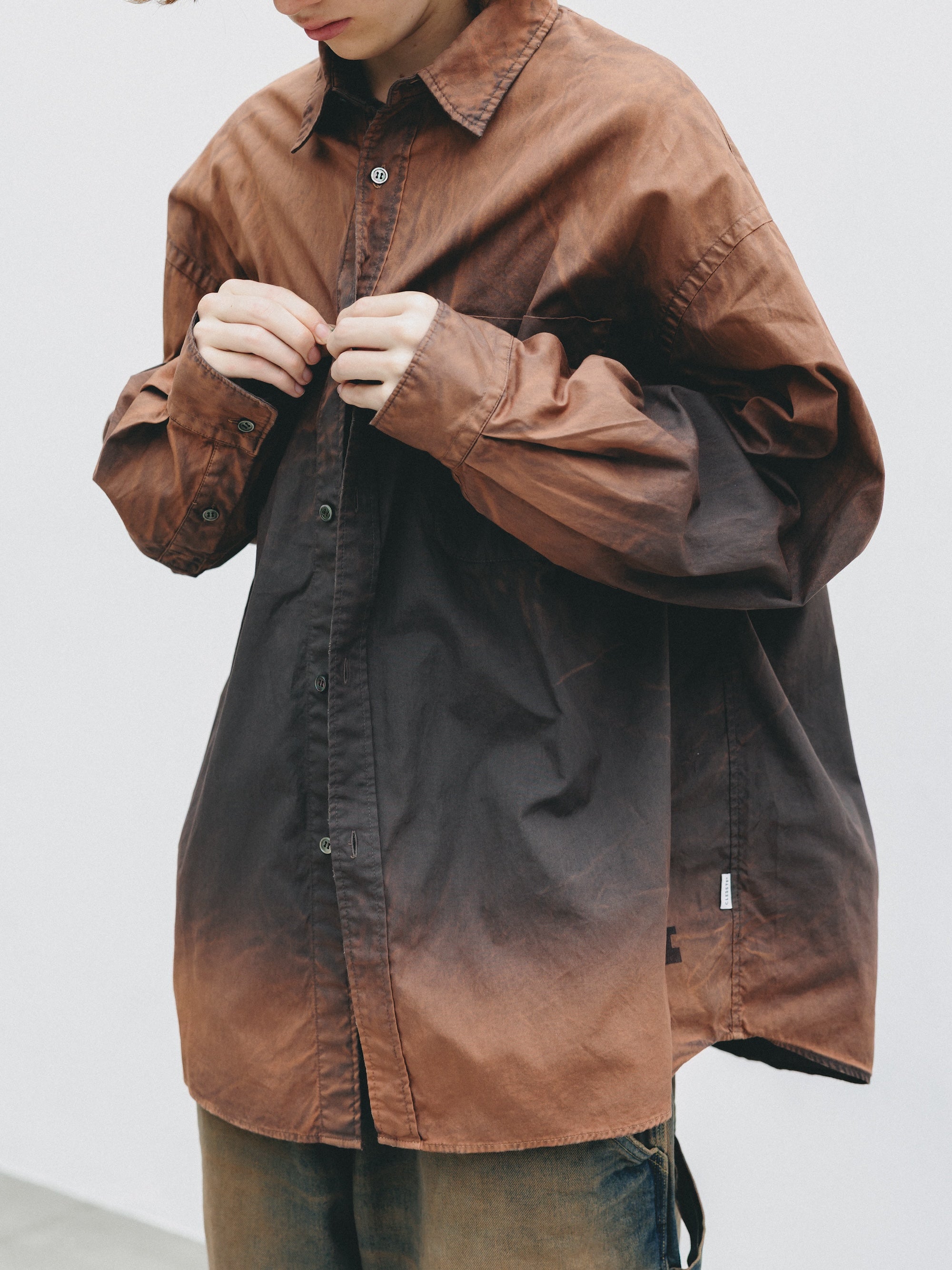 【10.1 WED 20:00- IN STOCK】GRADATION DYED CLASSIC CITY L/S SHIRT (BROWN)
