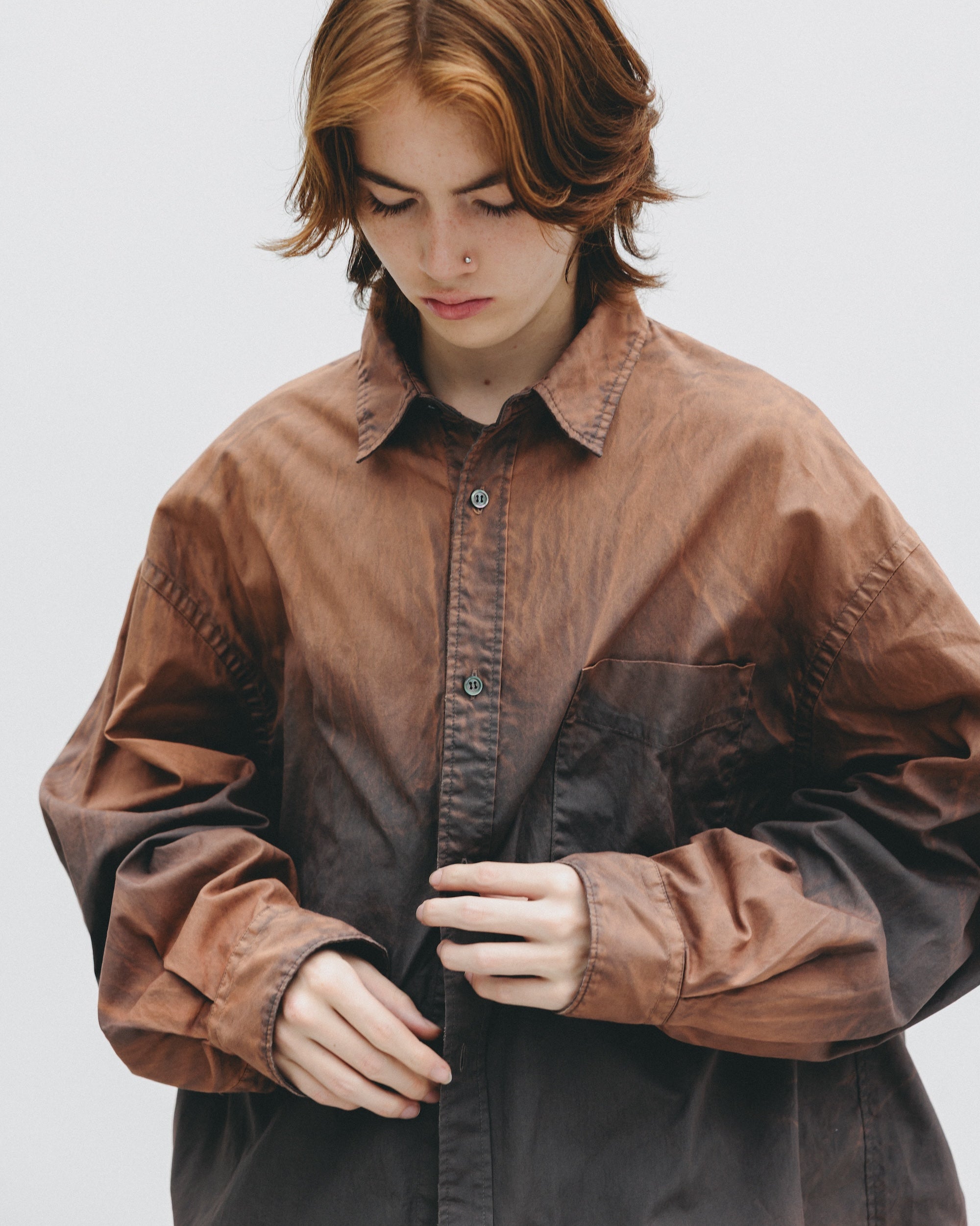 【10.1 WED 20:00- IN STOCK】GRADATION DYED CLASSIC CITY L/S SHIRT (BROWN)