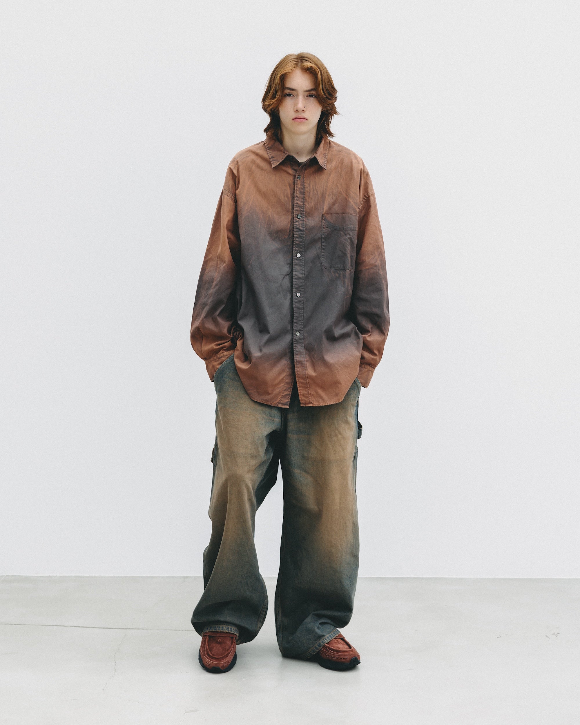【10.1 WED 20:00- IN STOCK】GRADATION DYED CLASSIC CITY L/S SHIRT (BROWN)