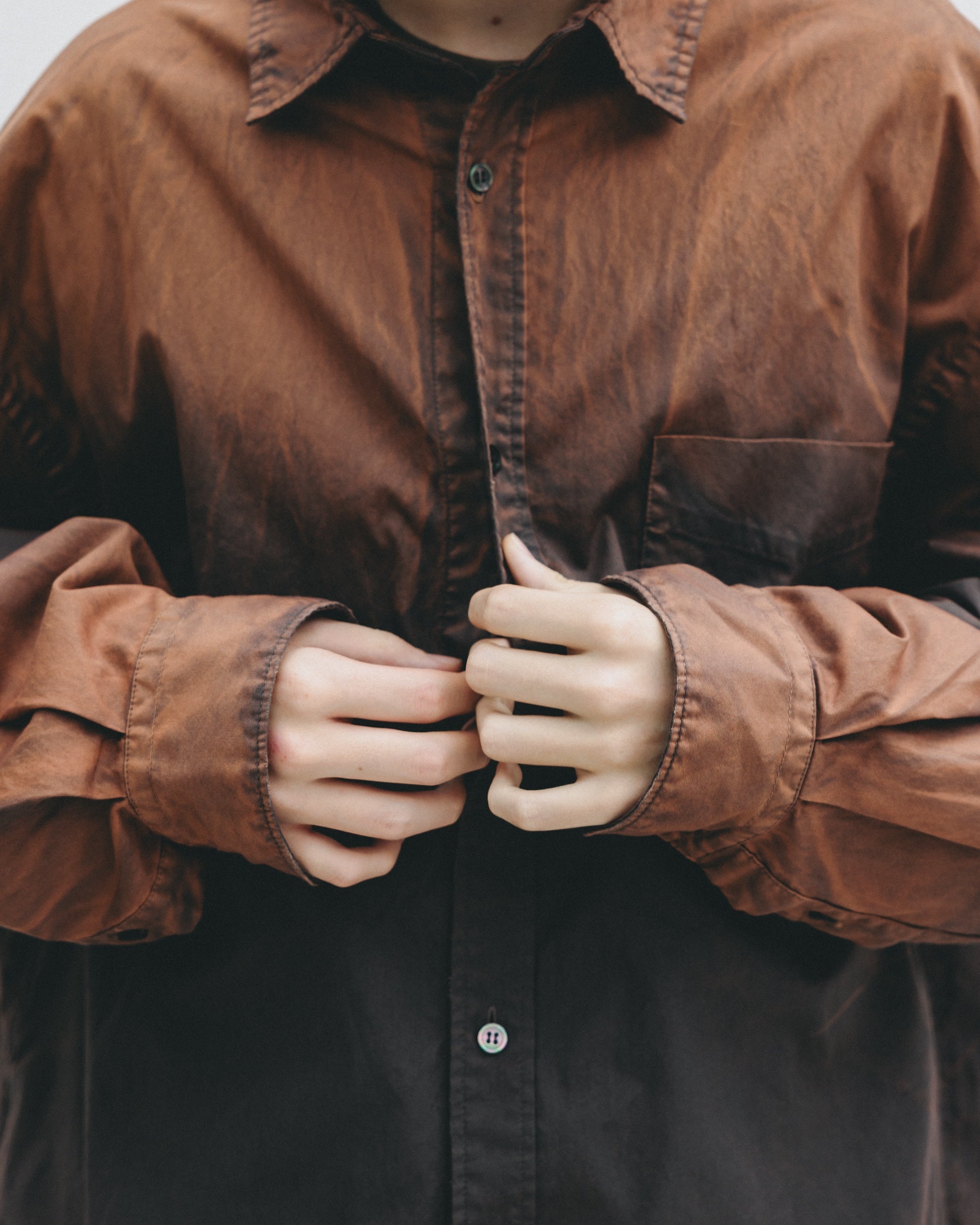 【10.1 WED 20:00- IN STOCK】GRADATION DYED CLASSIC CITY L/S SHIRT (BROWN)