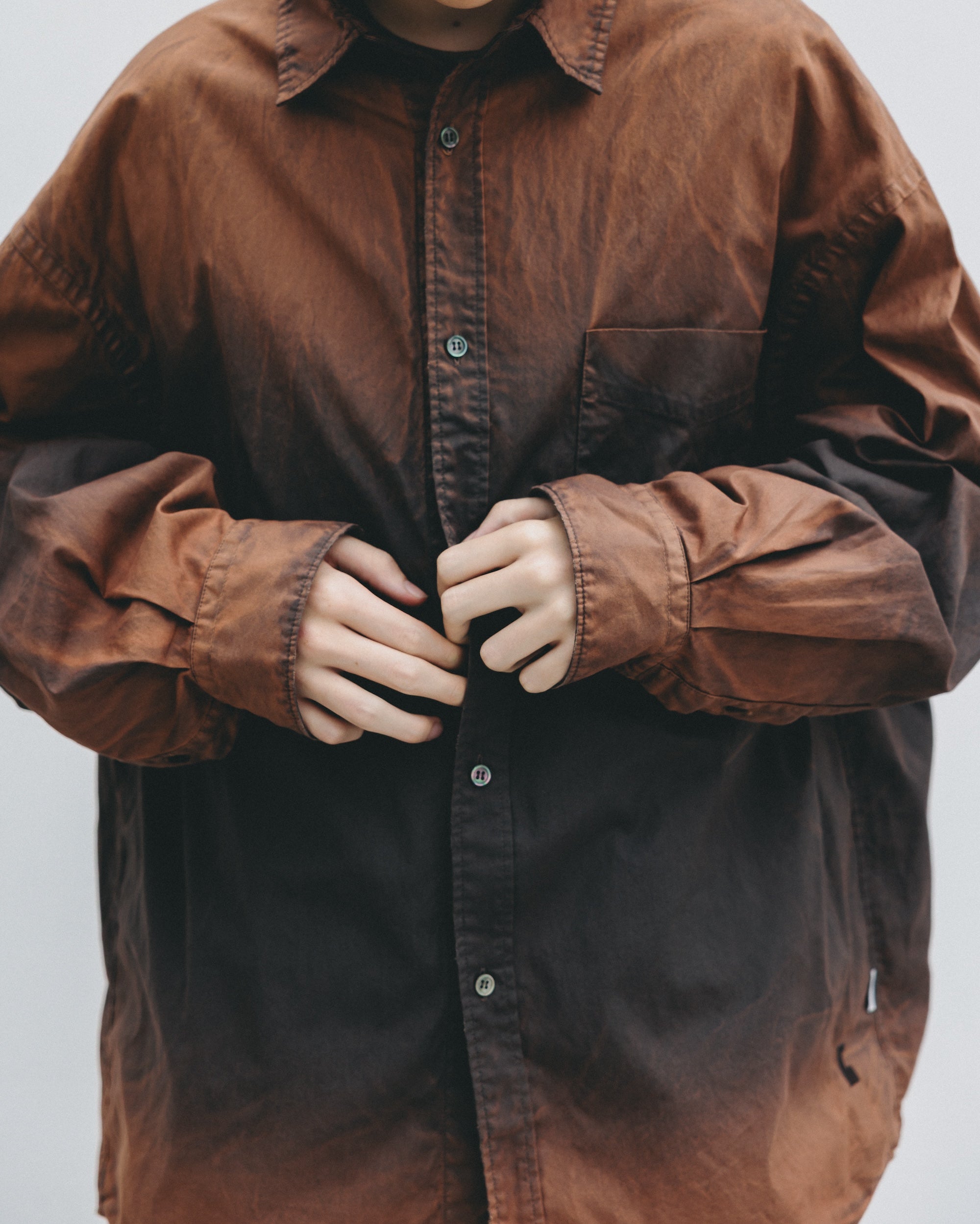 【10.1 WED 20:00- IN STOCK】GRADATION DYED CLASSIC CITY L/S SHIRT (BROWN)