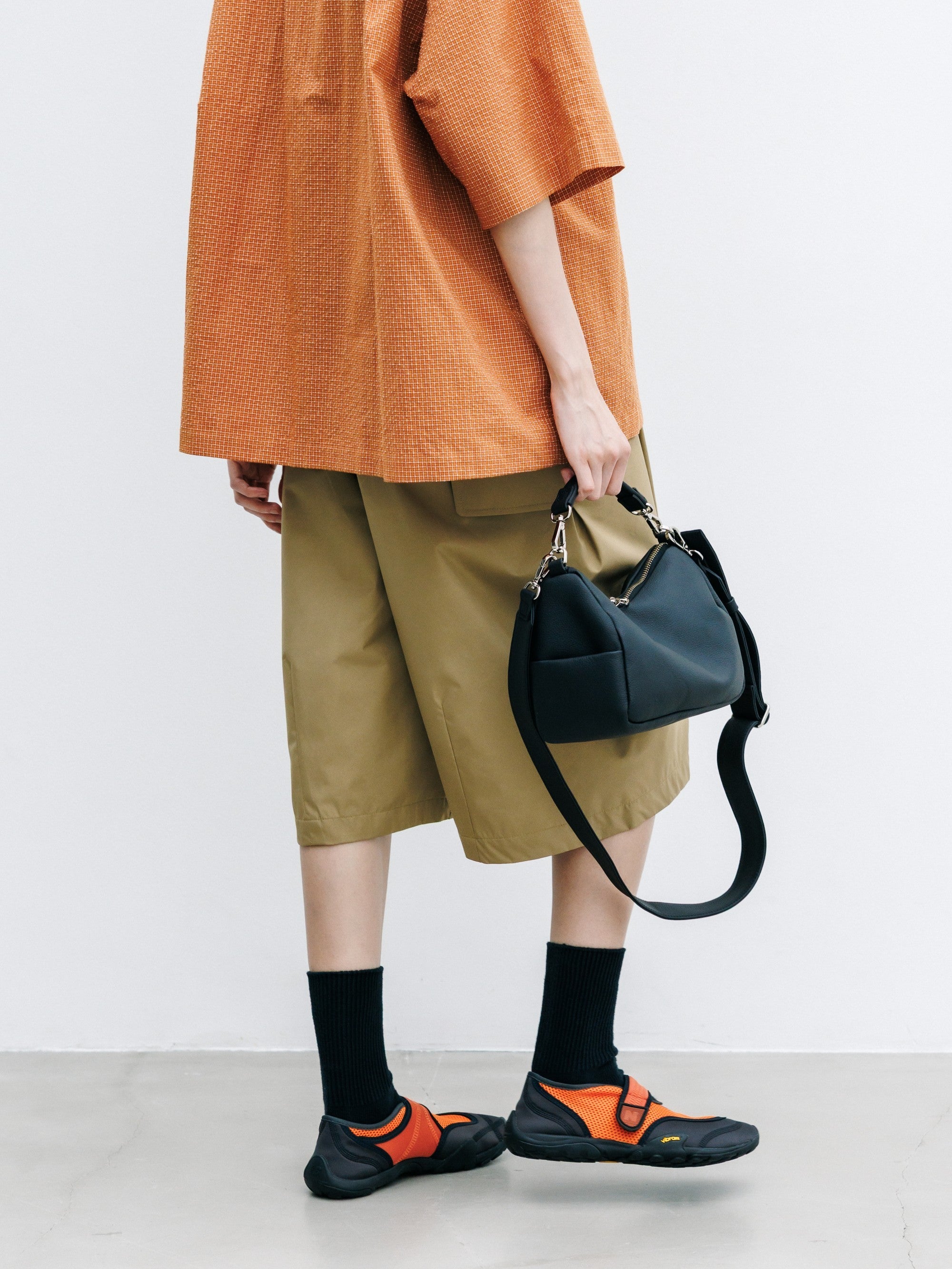【8.15 SAT 20:00- IN STOCK】GRAIN LEATHER DAYOFF BAG MINI (BLACK)