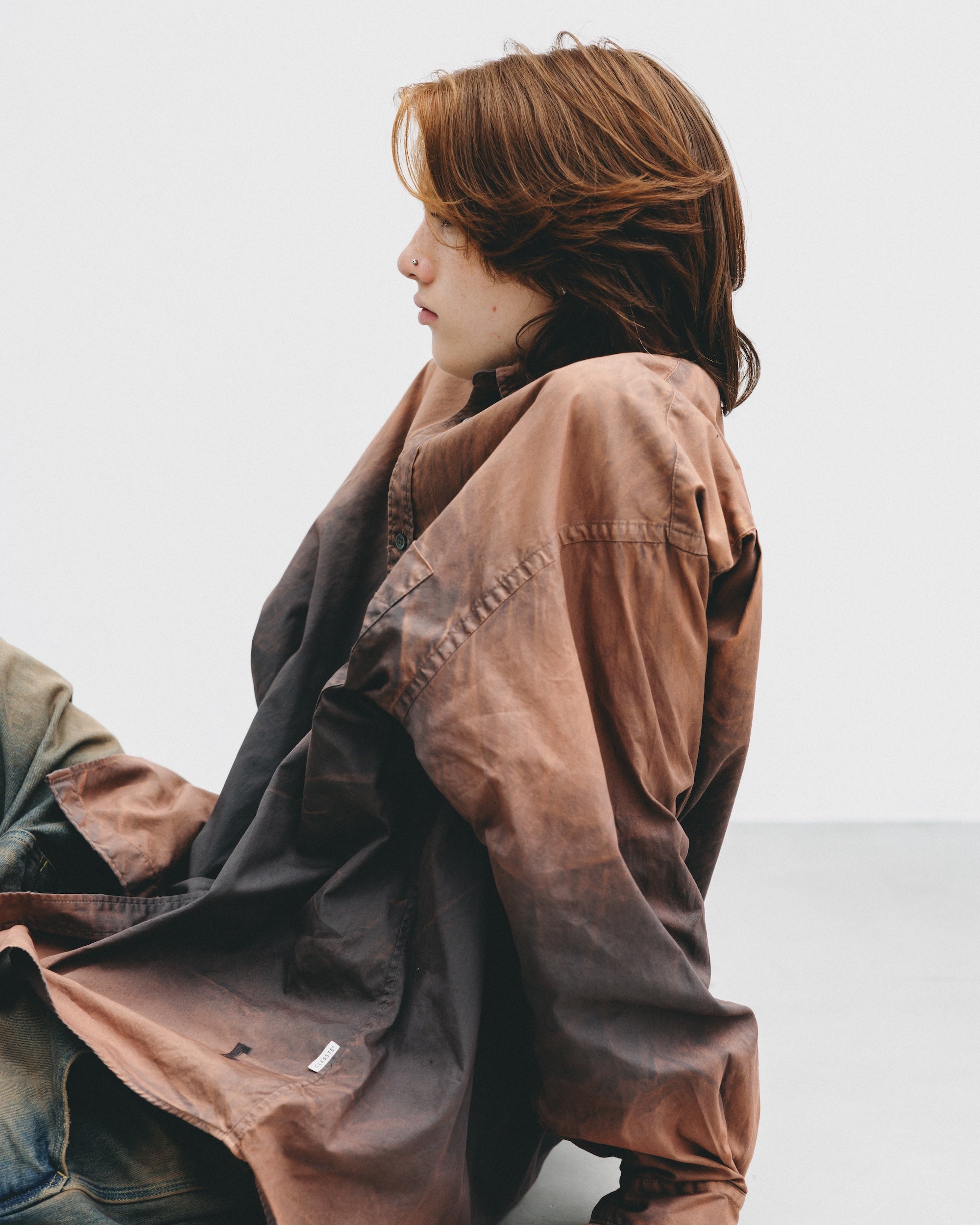 【10.1 WED 20:00- IN STOCK】GRADATION DYED CLASSIC CITY L/S SHIRT (BROWN)