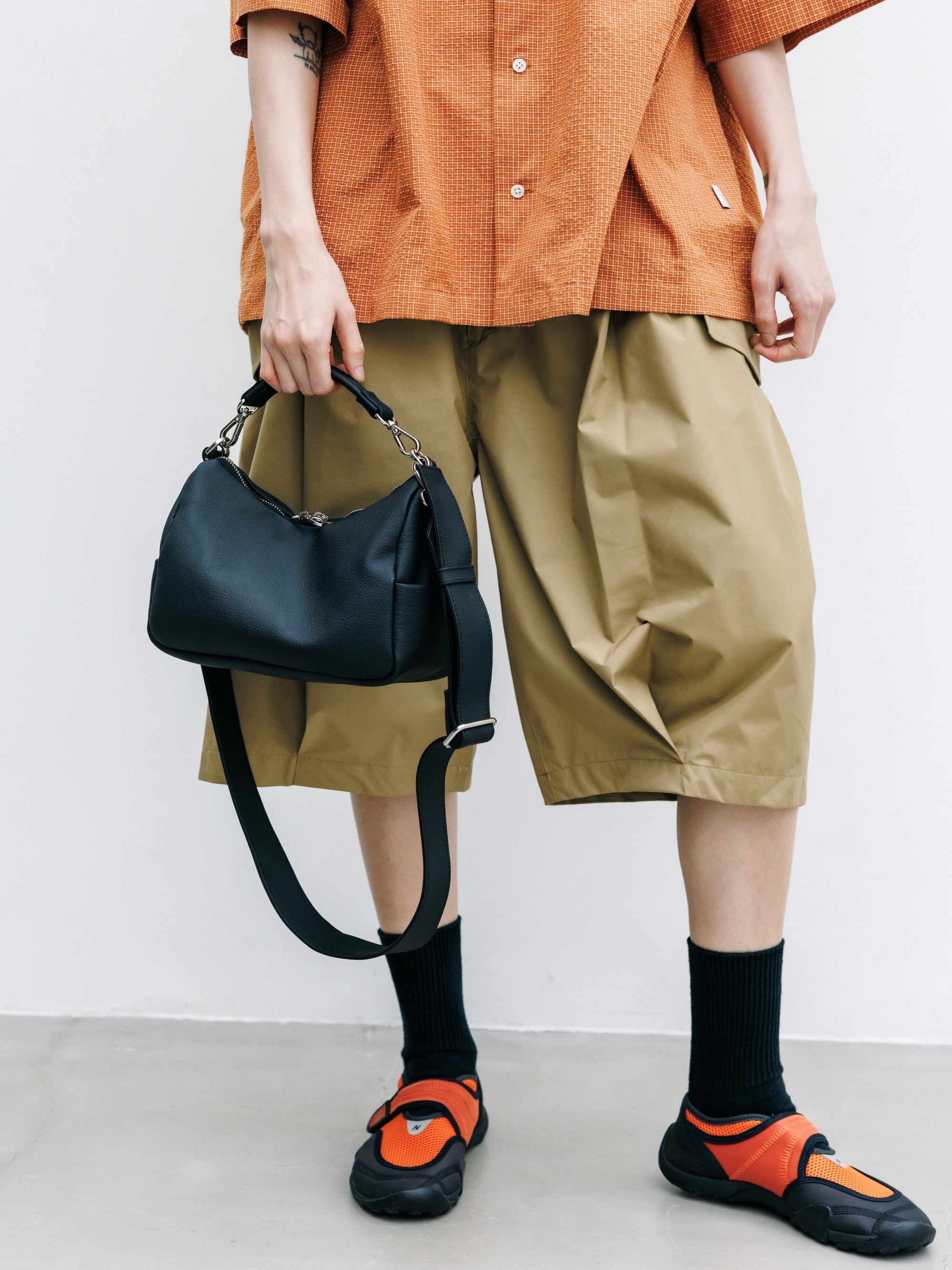【8.15 SAT 20:00- IN STOCK】GRAIN LEATHER DAYOFF BAG MINI (BLACK)