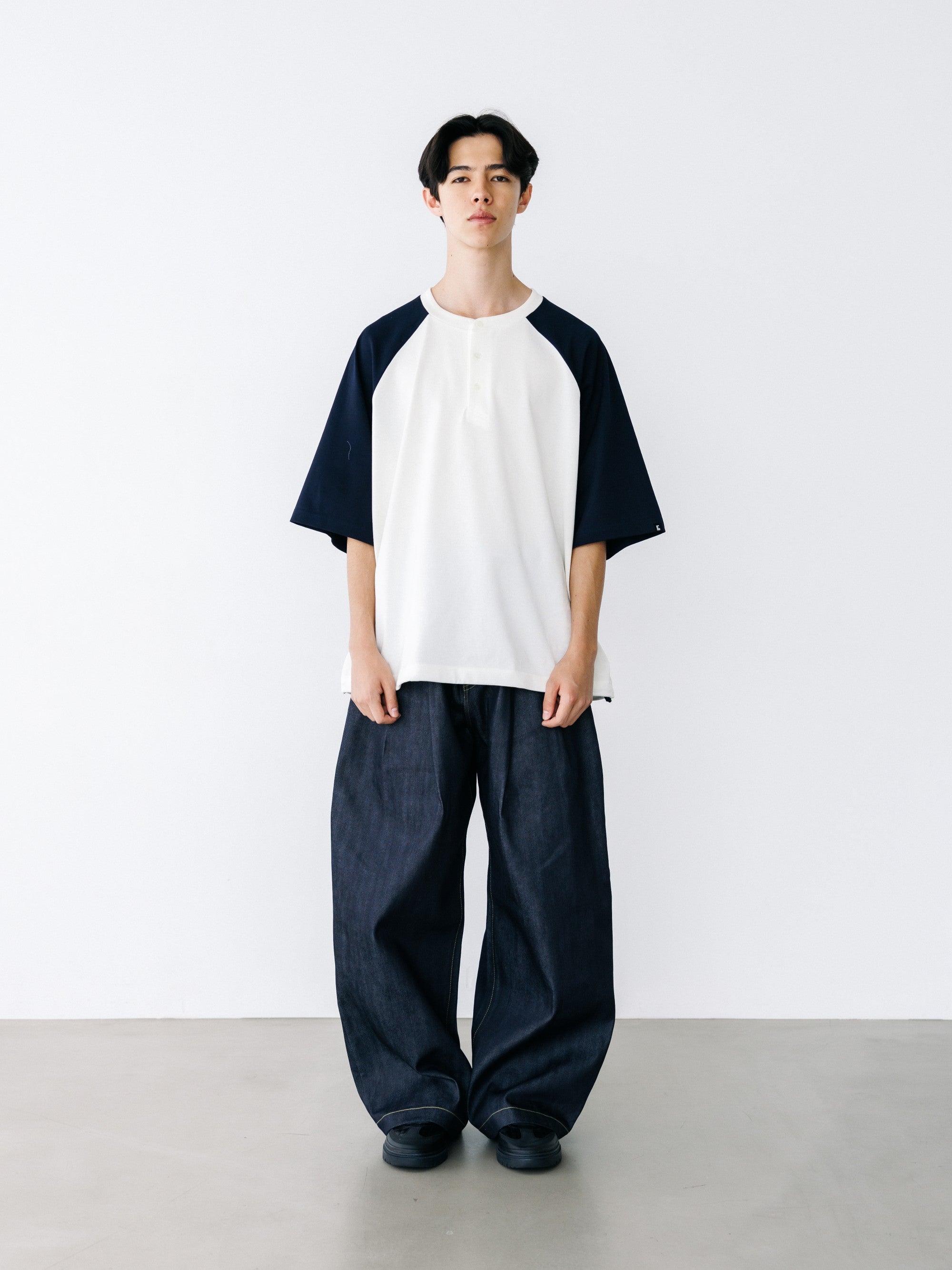 【8.19 WED 20:00- IN STOCK】RAGLAN HENLEY NECK S/S T-SHIRT WITH DRAWSTRINGS (WHITE×NAVY)
