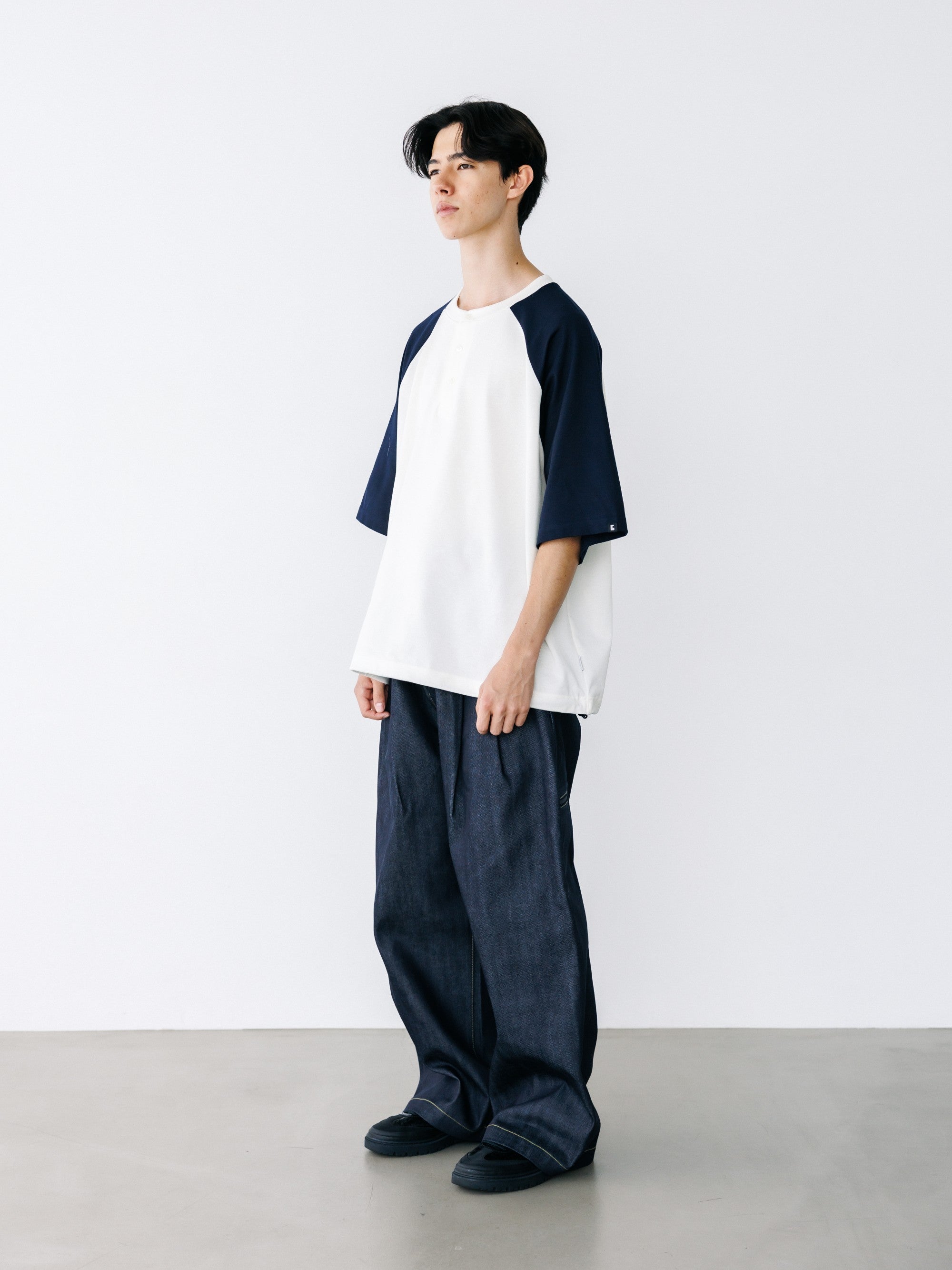 【8.19 WED 20:00- IN STOCK】RAGLAN HENLEY NECK S/S T-SHIRT WITH DRAWSTRINGS (WHITE×NAVY)