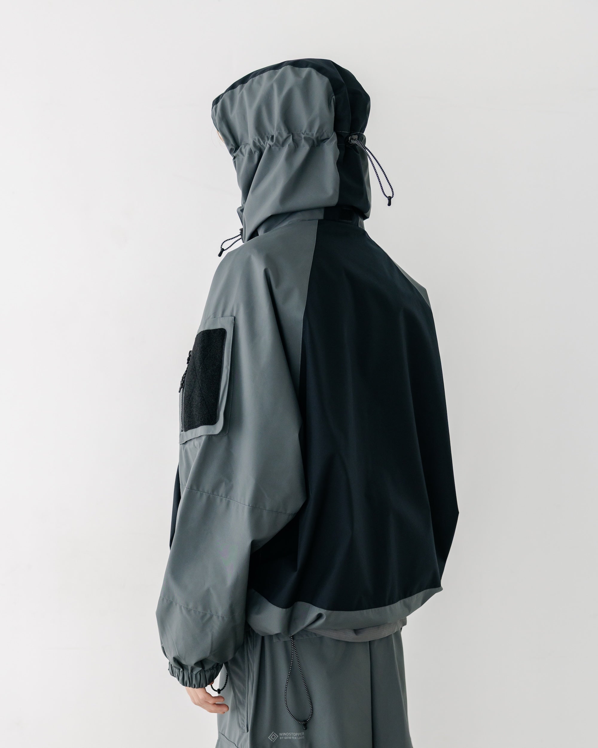 【9.17 WED 20:00- IN STOCK】+phenix WINDSTOPPER® by GORE-TEX LABS CITY MILITARY JACKET (GRAPHAITE GRAY× BLACK)