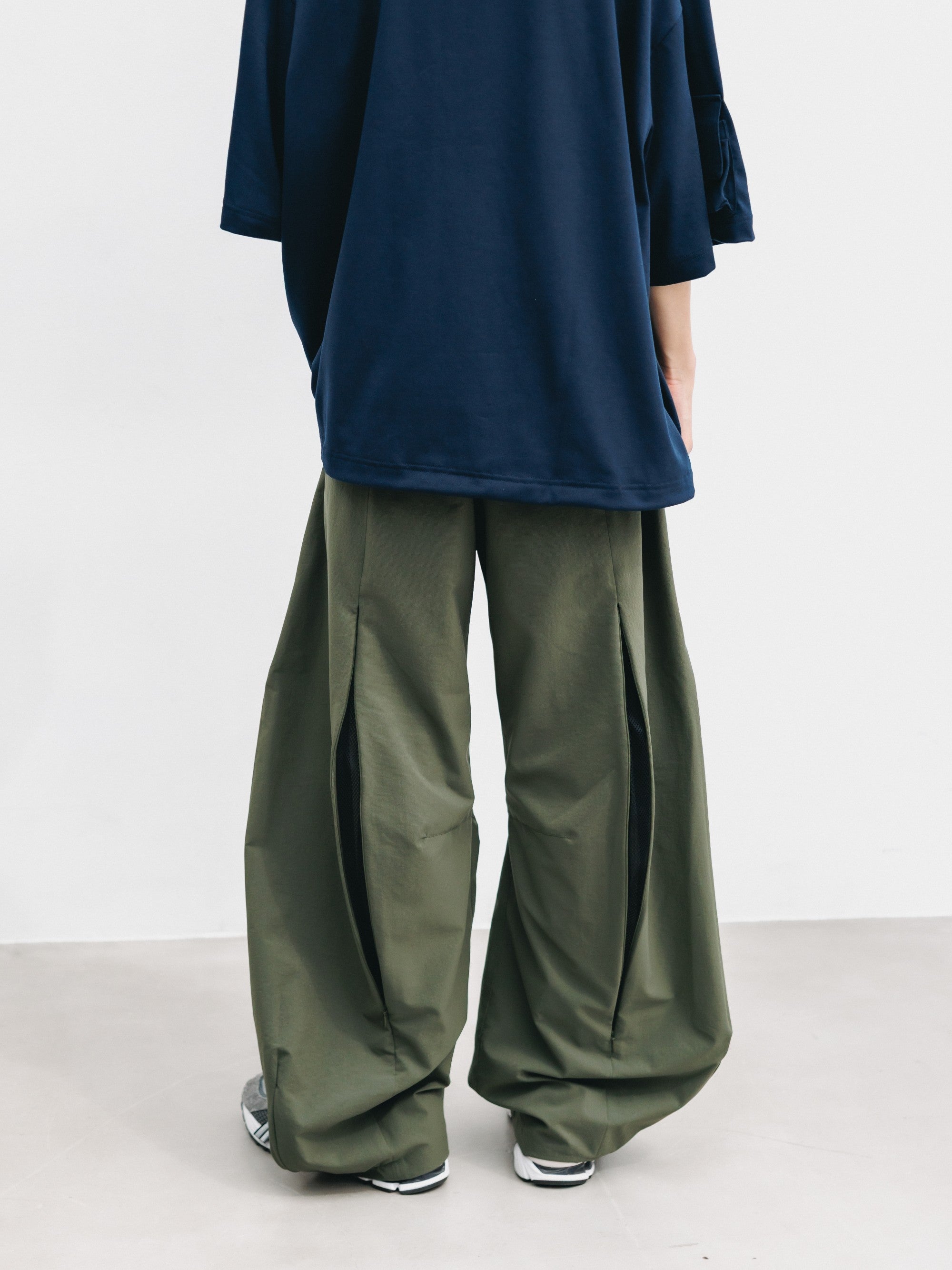 【6.3 WED 20:00- IN STOCK】COOLDOTS® CITY BARREL LEG PANTS（OLIVE）