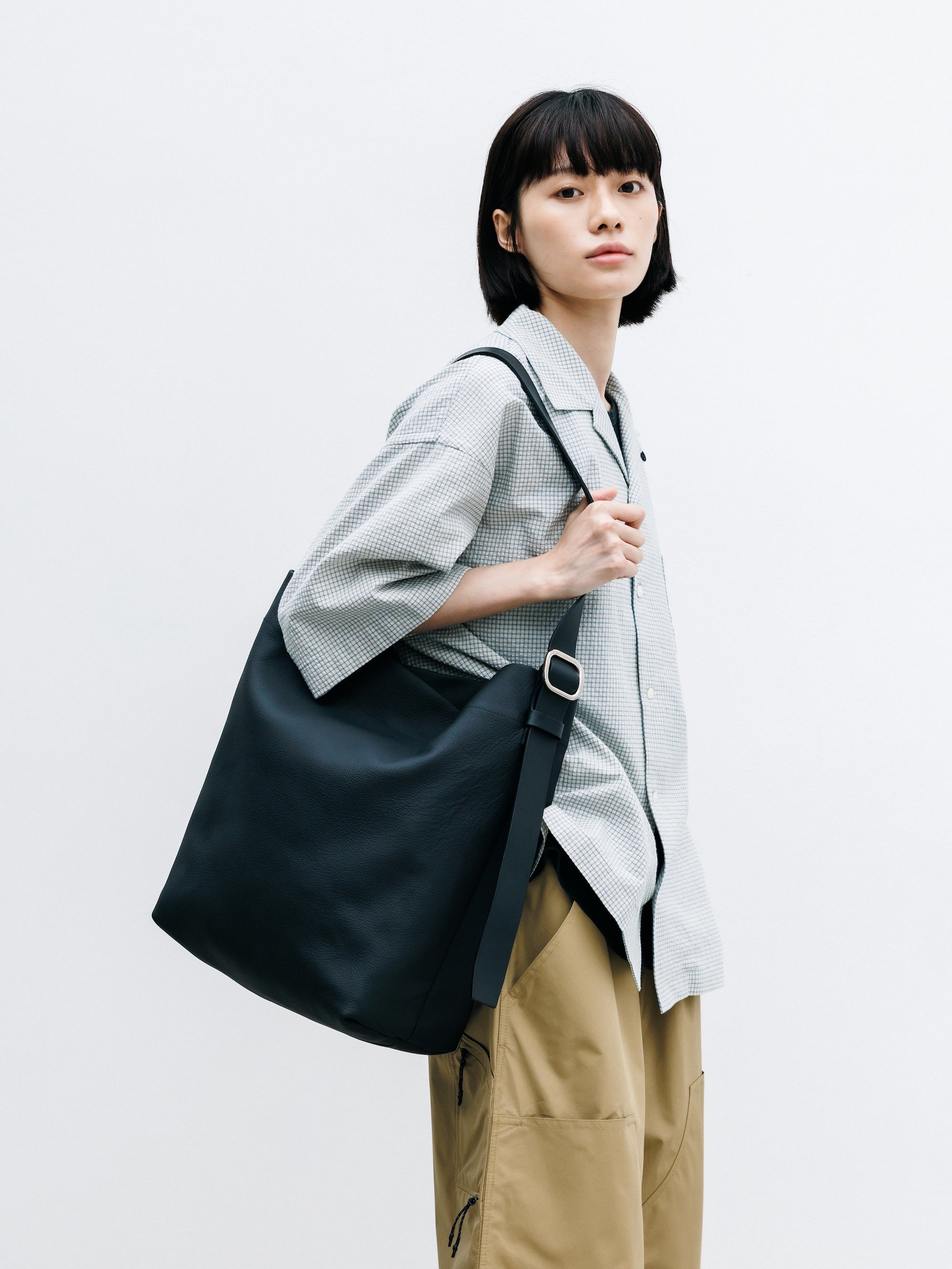 【8.8 SAT 20:00- IN STOCK】GRAIN LEATHER EDITOR’S BAG (BLACK)