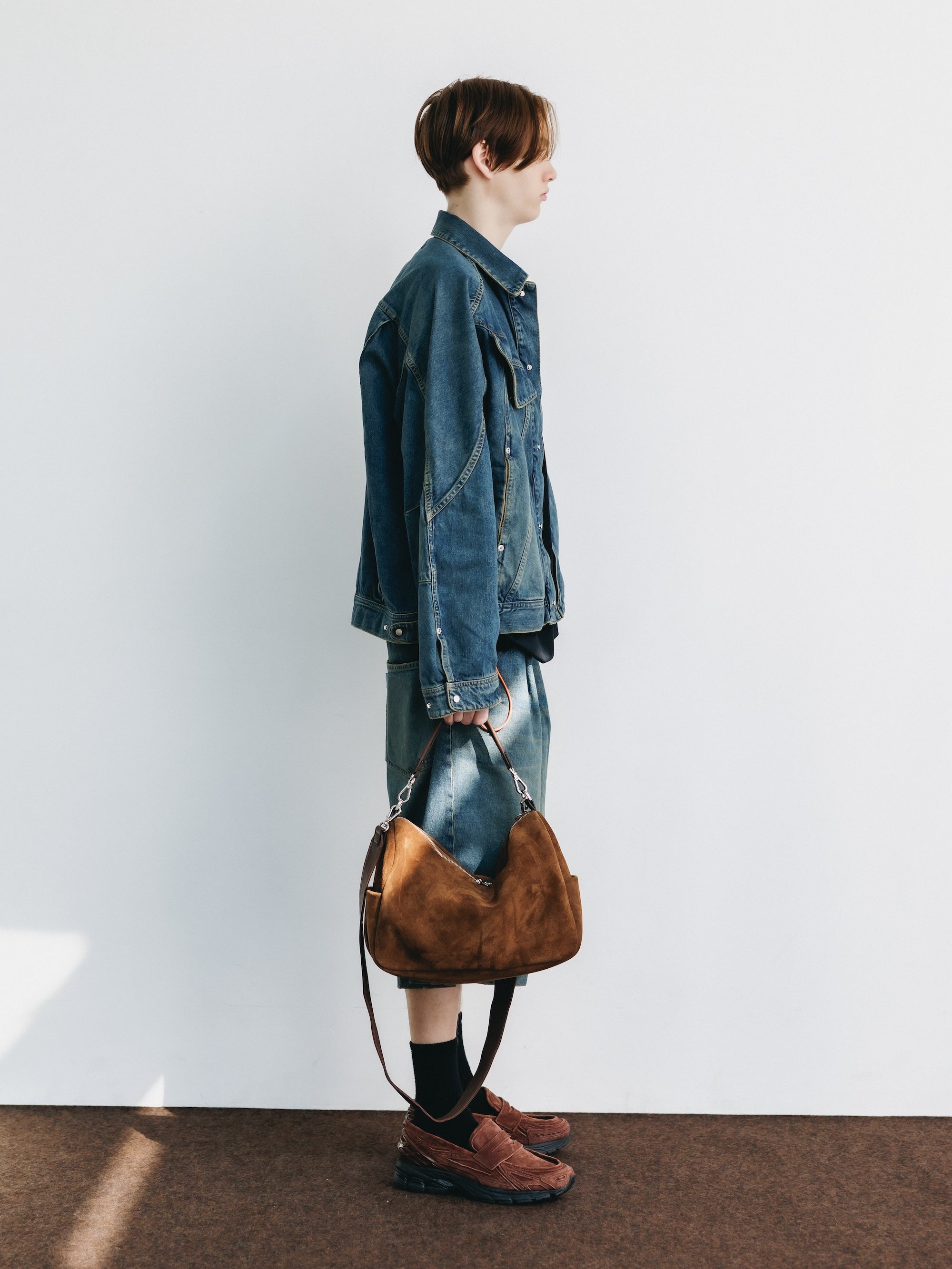 SUEDE DAYOFF BAG (BROWN)