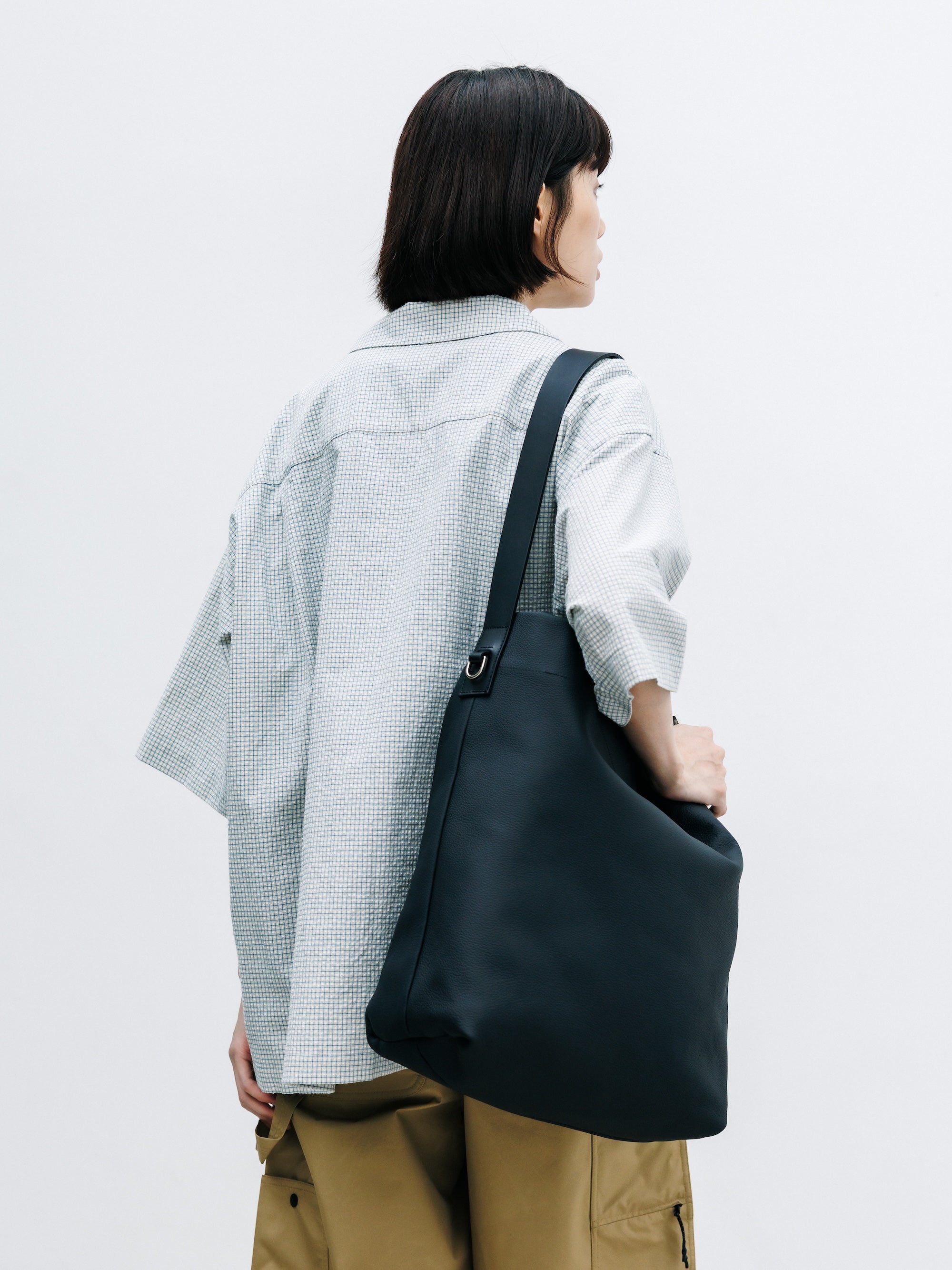 【8.8 SAT 20:00- IN STOCK】GRAIN LEATHER EDITOR’S BAG (BLACK)
