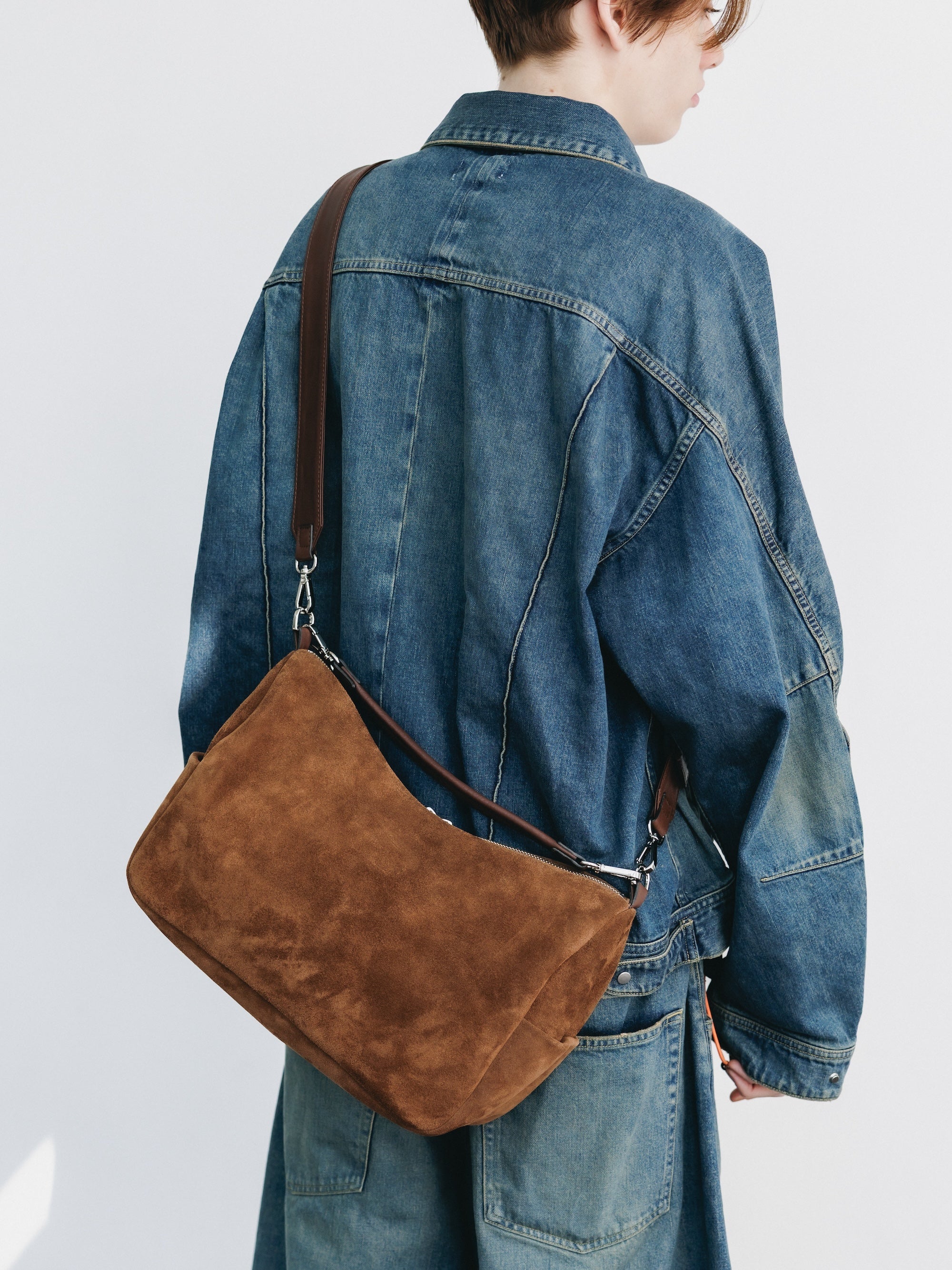 SUEDE DAYOFF BAG (BROWN)