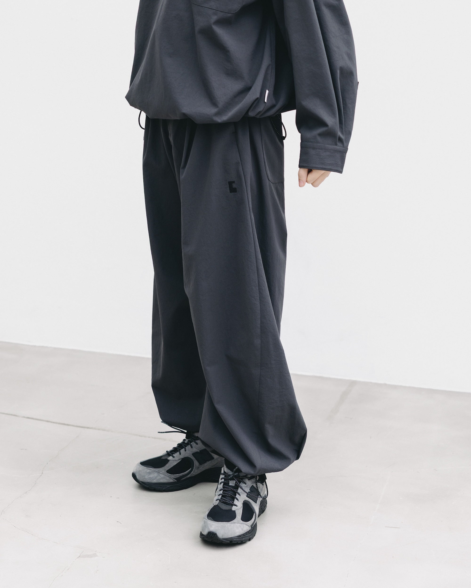 【9.20 SAT 20:00- IN STOCK】CITY UNIFORM BARREL LEG EASY PANTS (GRAY)