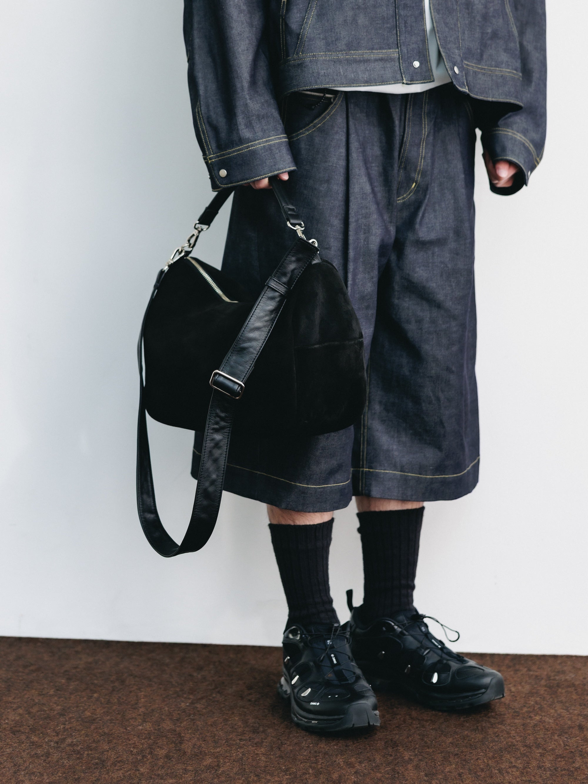 SUEDE DAYOFF BAG (BLACK)