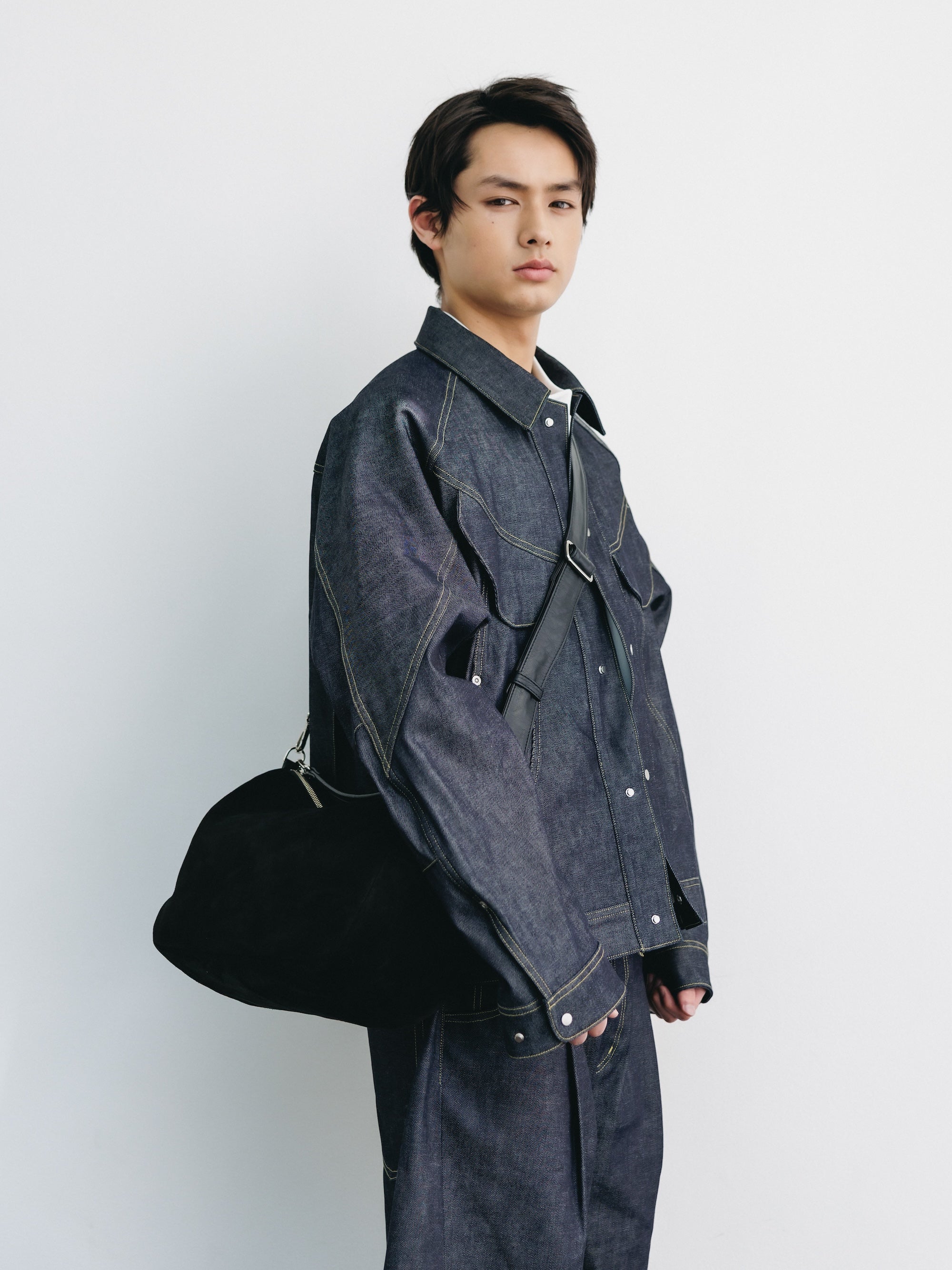 SUEDE DAYOFF BAG (BLACK)