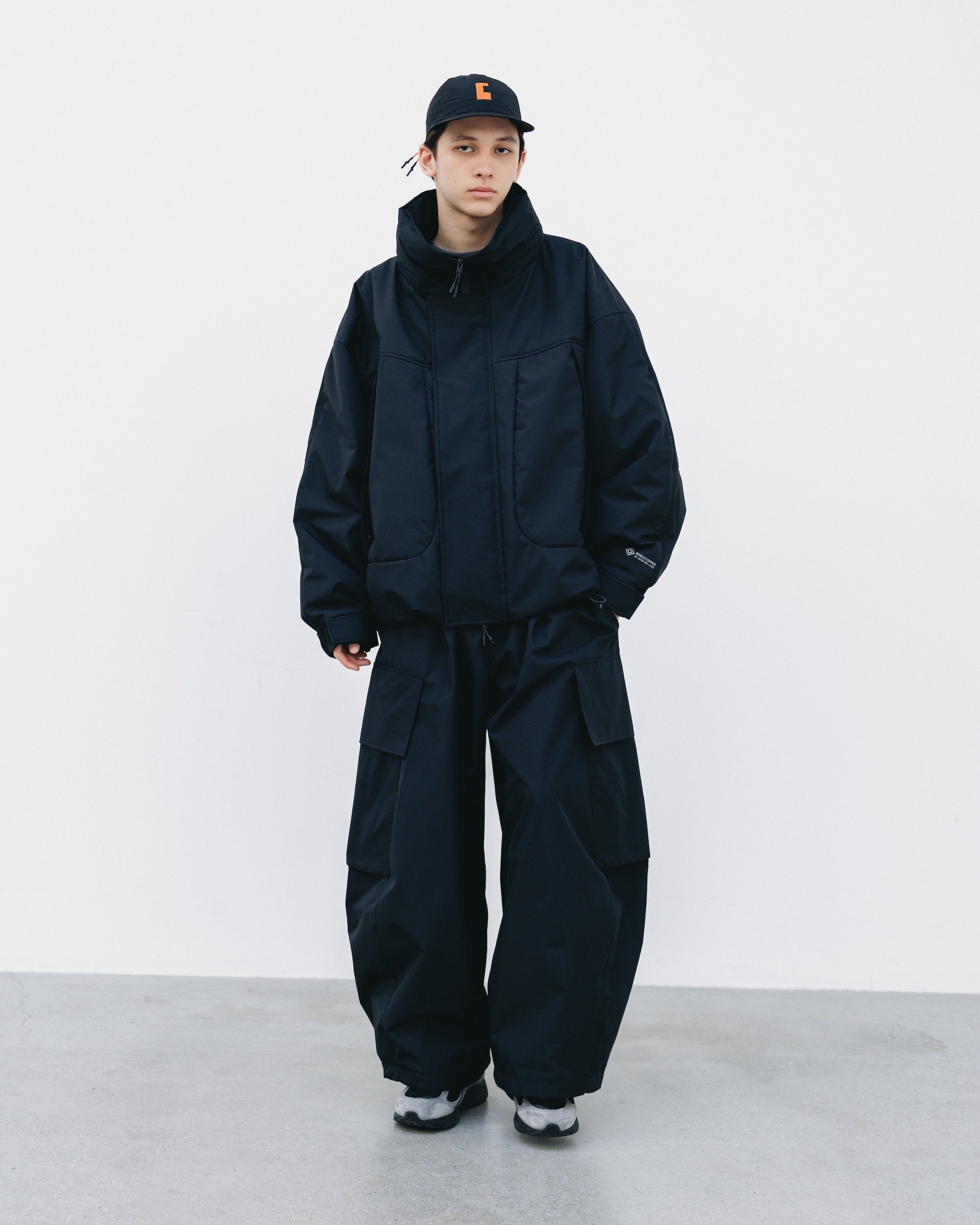 +phenix WINDSTOPPER® by GORE-TEX LABS CITY MEGA POCKET BALLOON CARGO PANTS (BLACK)