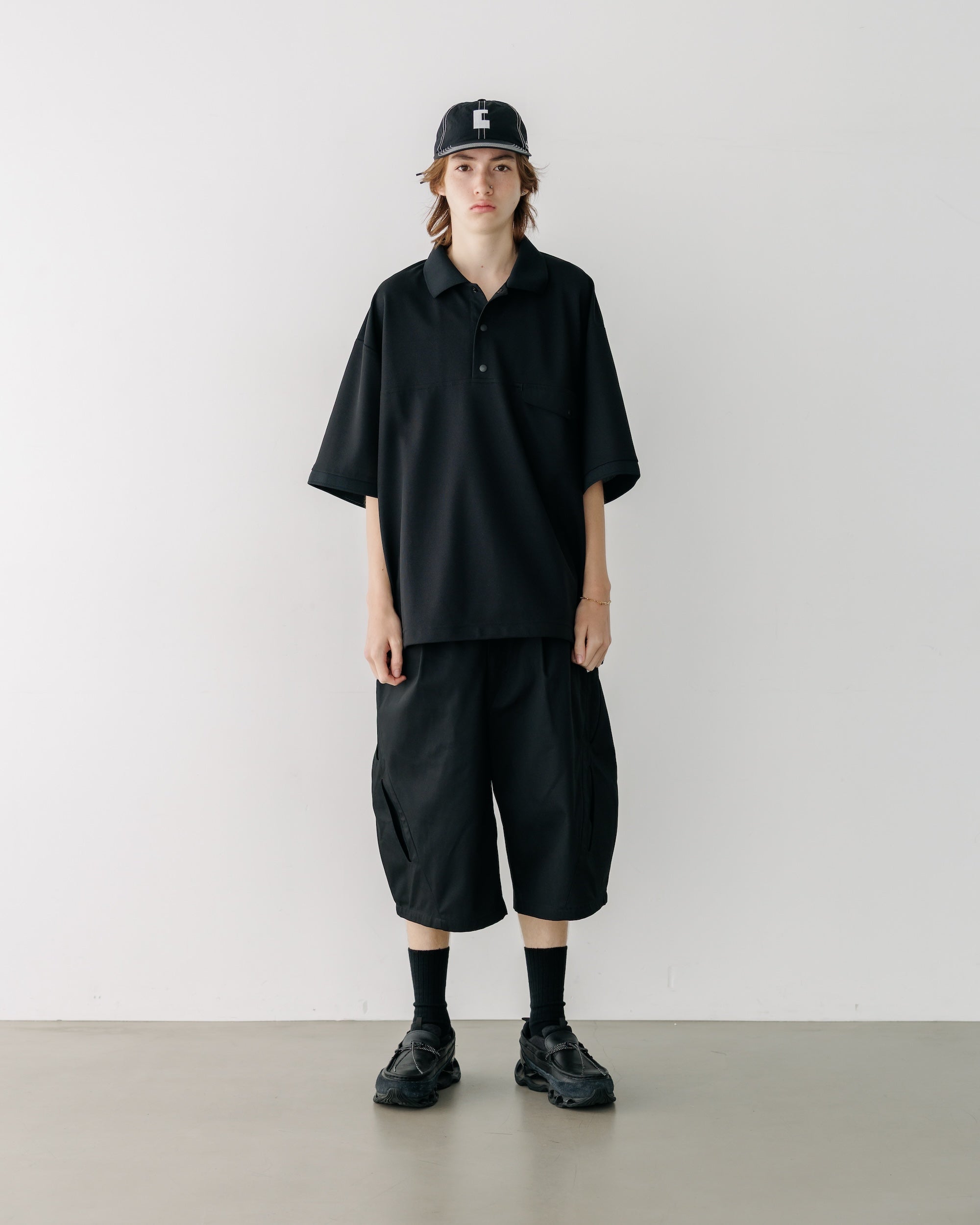【8.23 SAT 20:00- IN STOCK】FUTURE MASSIVE TWISTED HALF PANTS (BLACK)