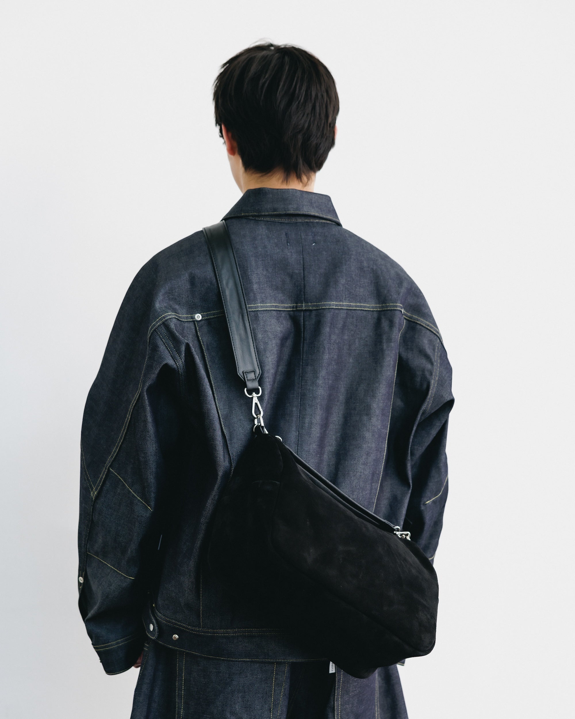 SUEDE DAYOFF BAG (BLACK)