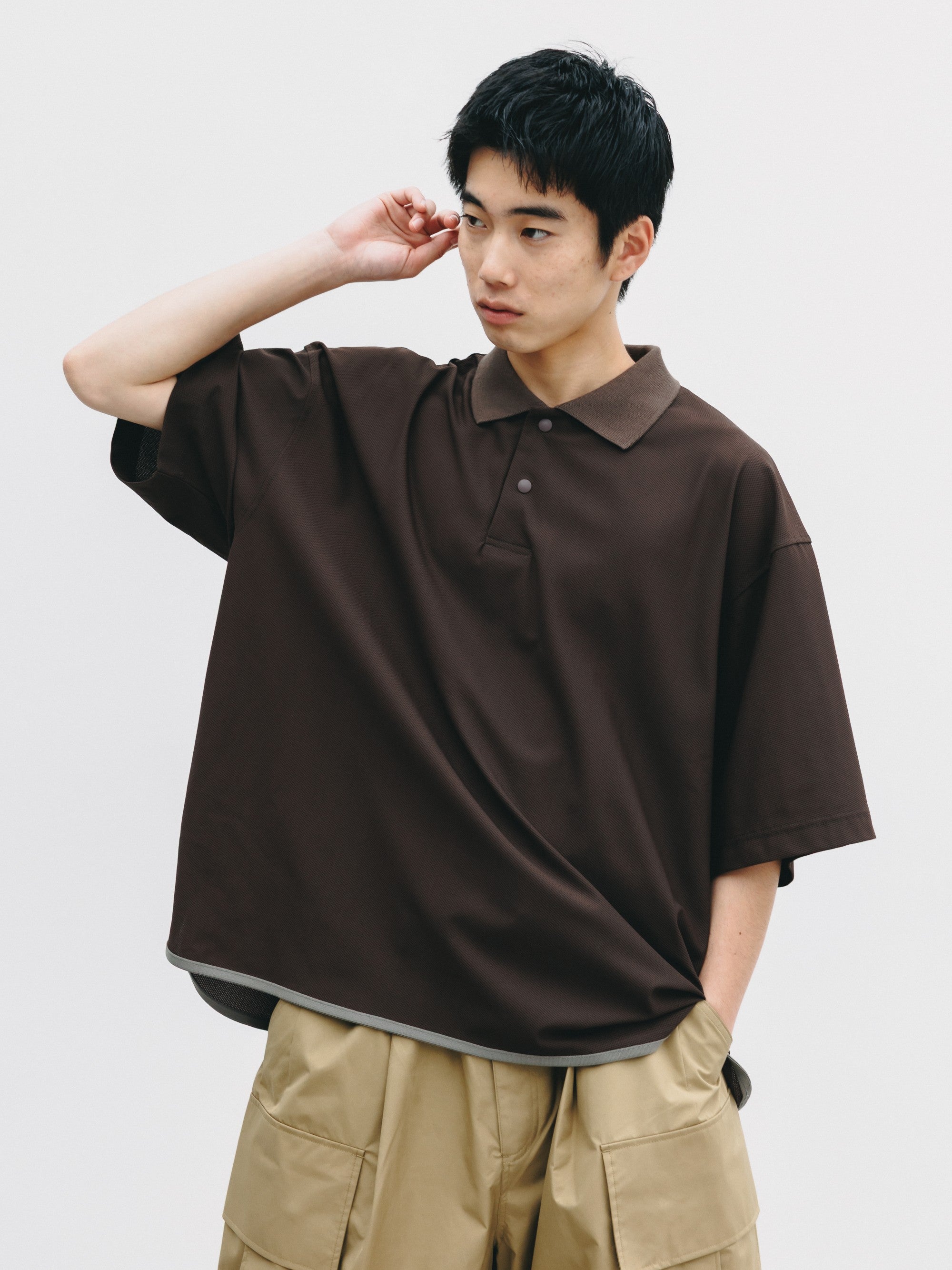 【6.24 WED 20:00- IN STOCK】TECH TEXTURED CITY S/S POLO (BROWN)