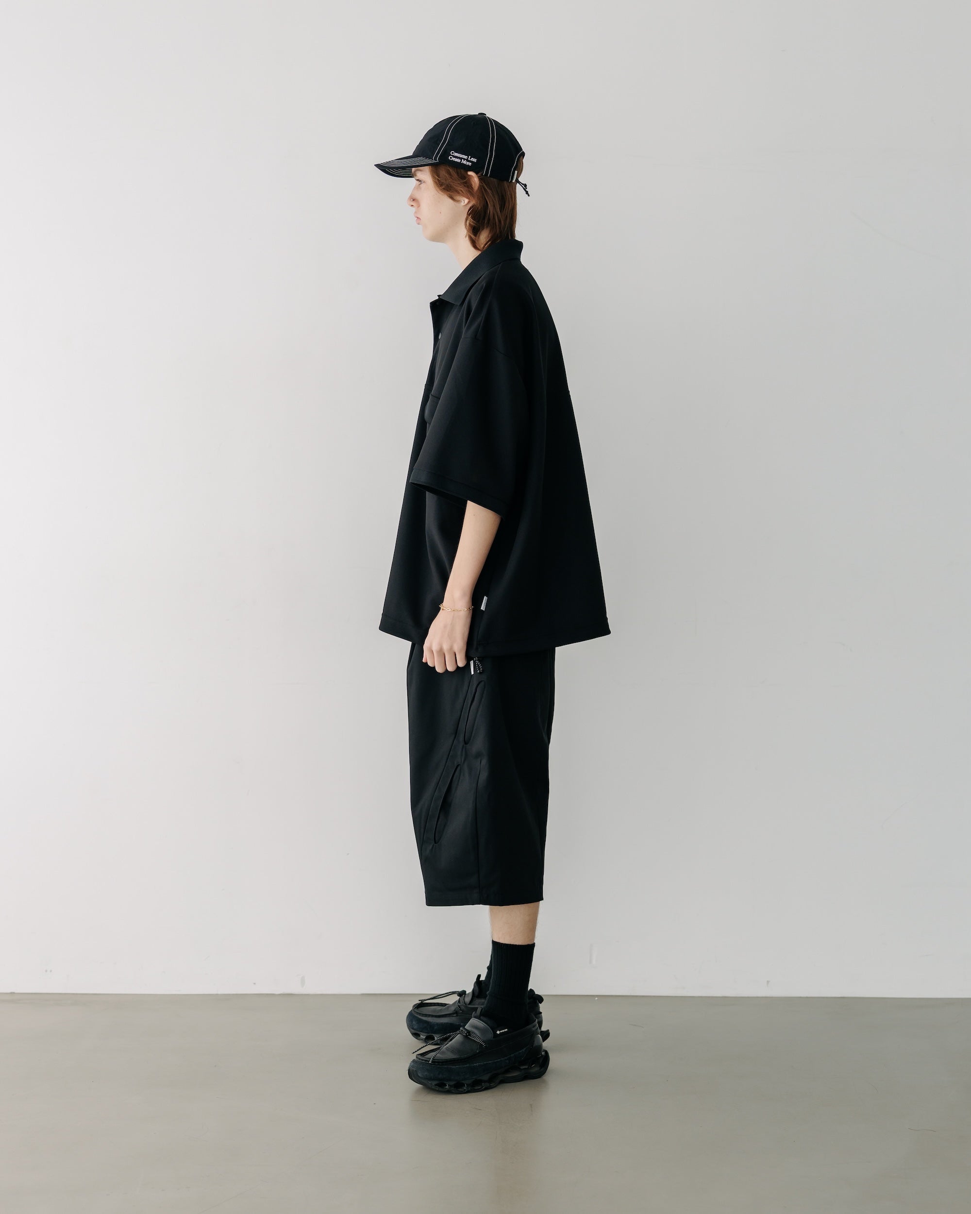 【8.23 SAT 20:00- IN STOCK】FUTURE MASSIVE TWISTED HALF PANTS (BLACK)