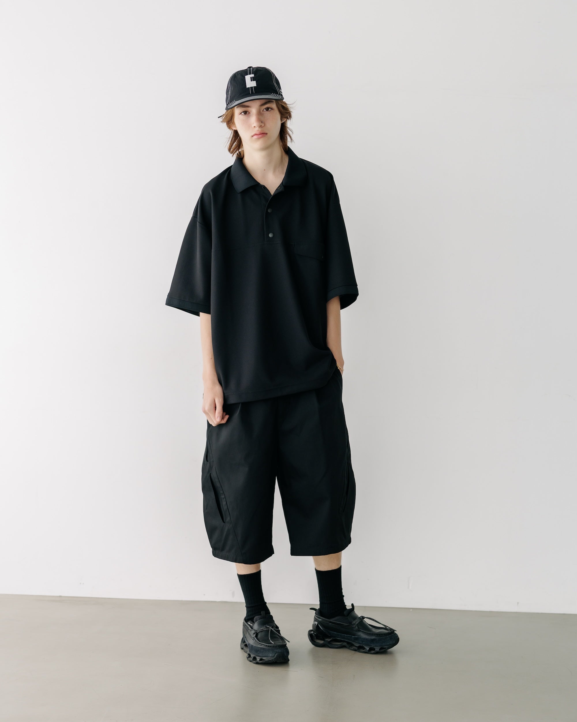 【8.23 SAT 20:00- IN STOCK】FUTURE MASSIVE TWISTED HALF PANTS (BLACK)