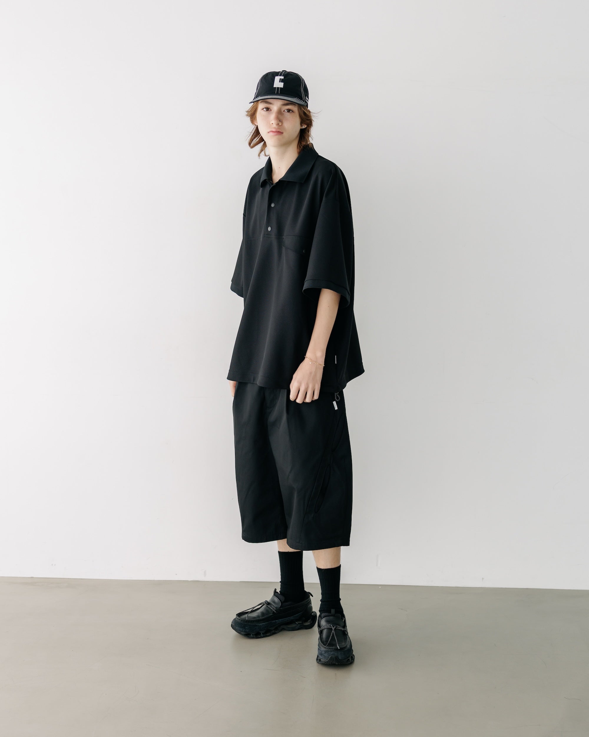 【8.23 SAT 20:00- IN STOCK】FUTURE MASSIVE TWISTED HALF PANTS (BLACK)