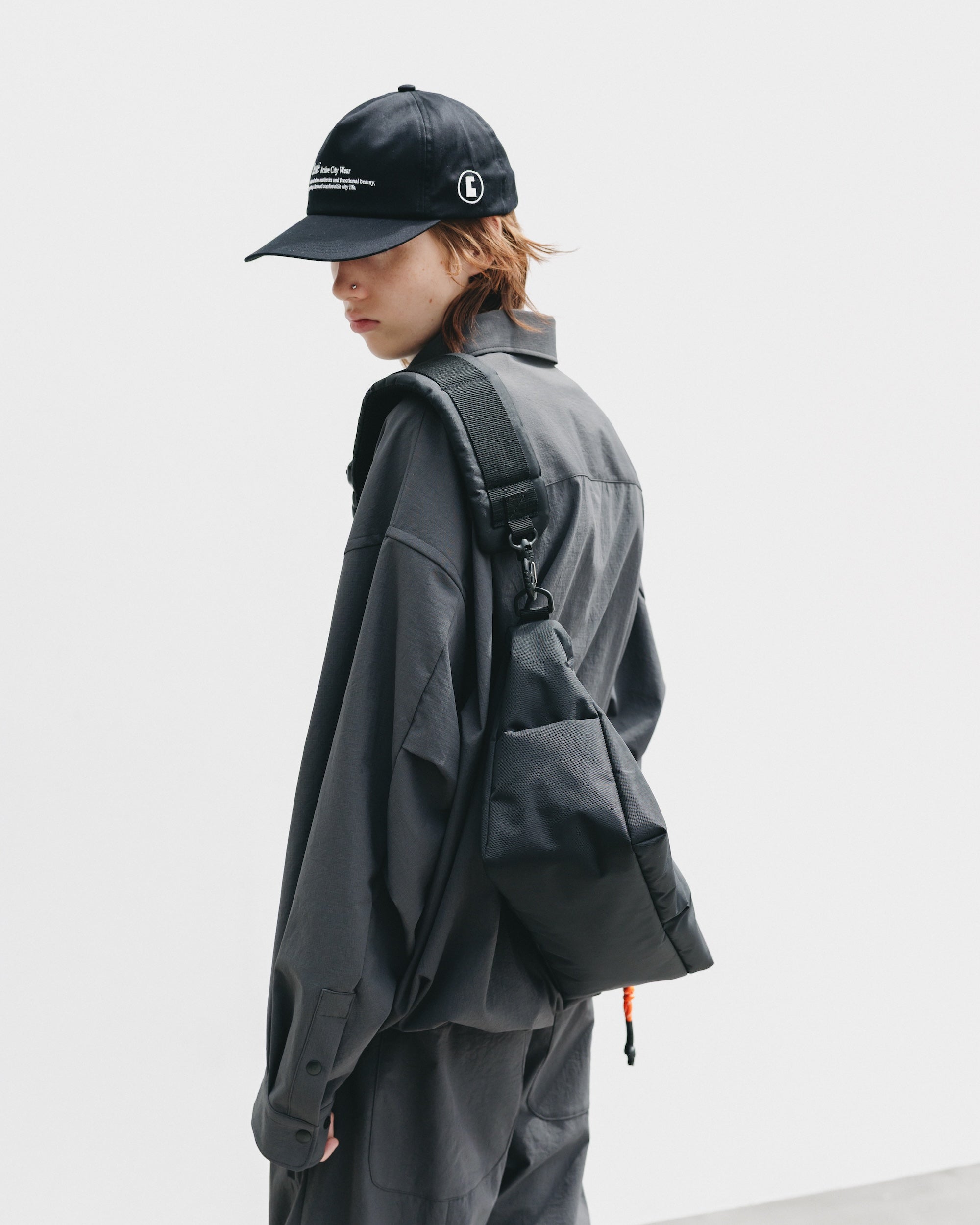 5.13 WED 20:00- IN STOCK】MULTI POCKET HOLIDAY BAG